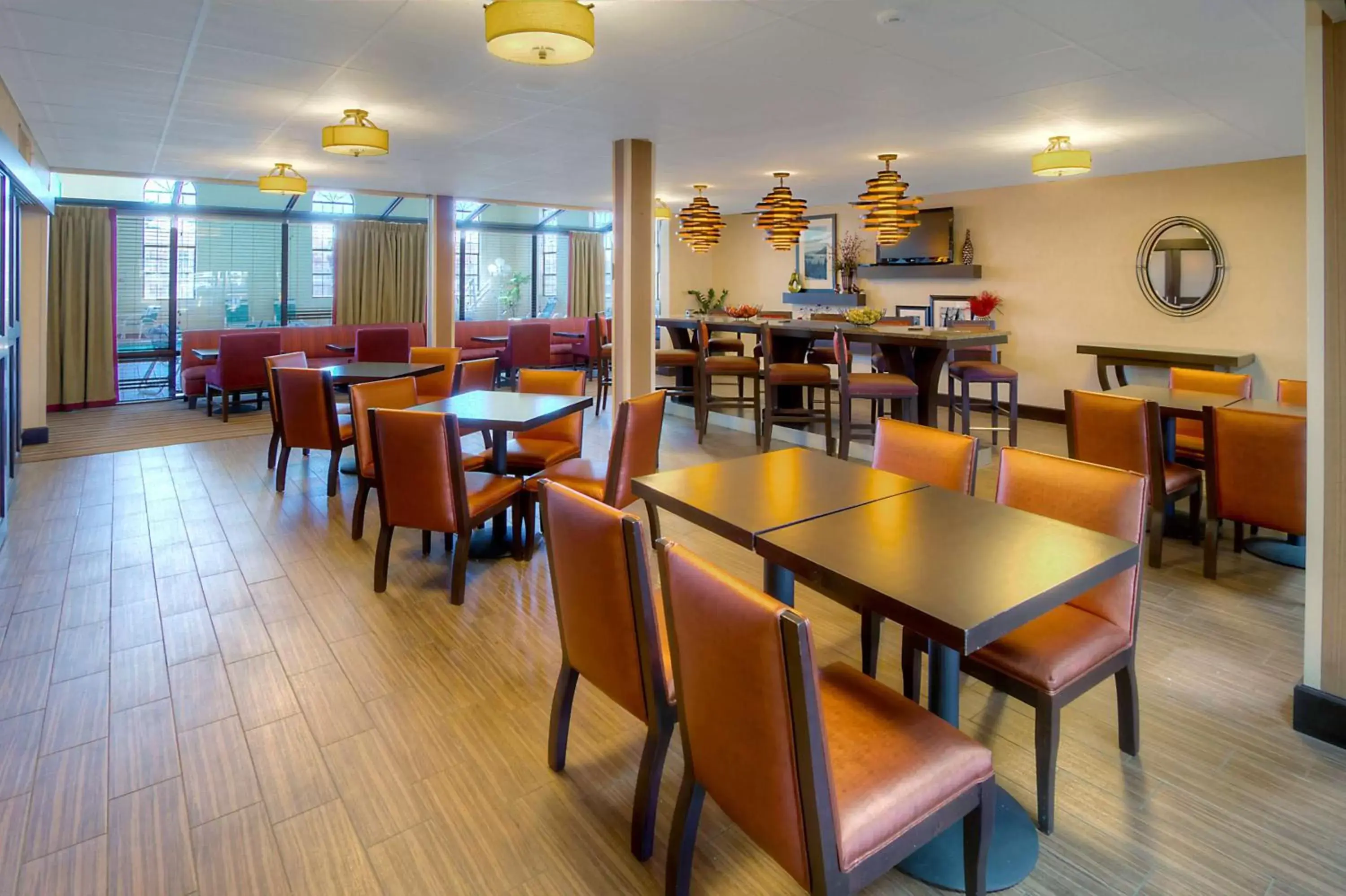 Dining area, Restaurant/Places to Eat in Hampton Inn Russellville