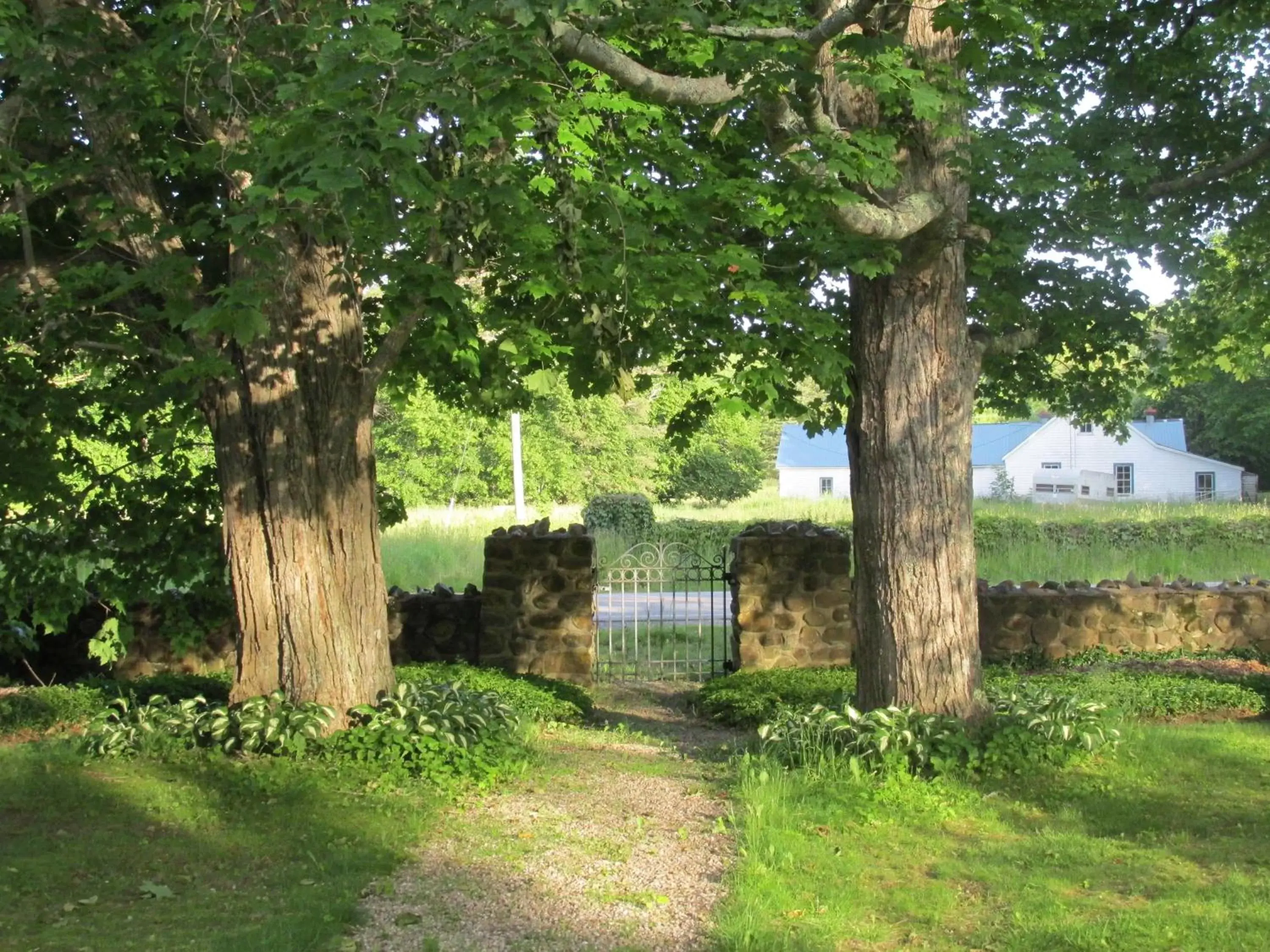 Garden in Burnbrae Farm & Paradise Inn