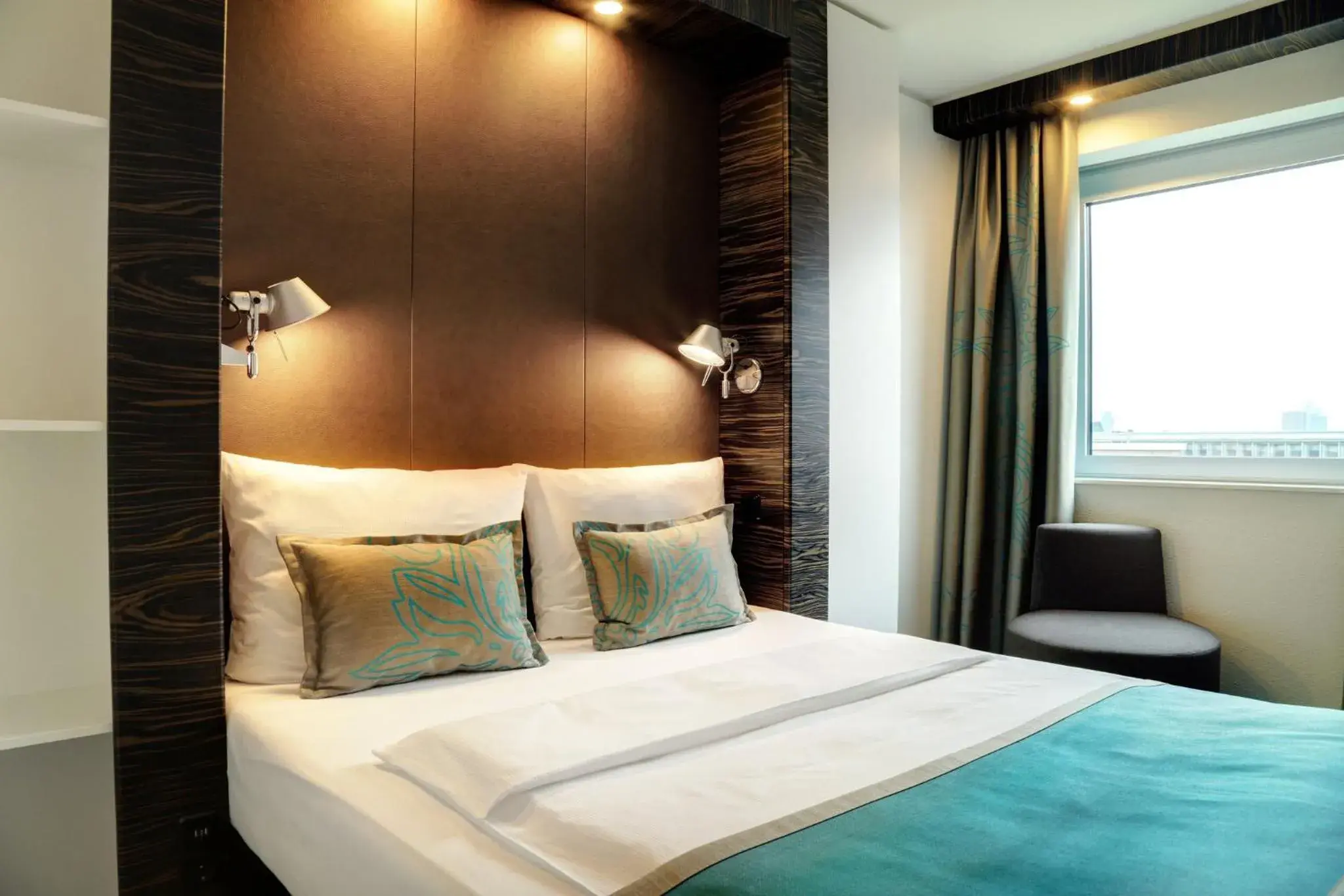 Photo of the whole room, Bed in Motel One Hamburg am Michel