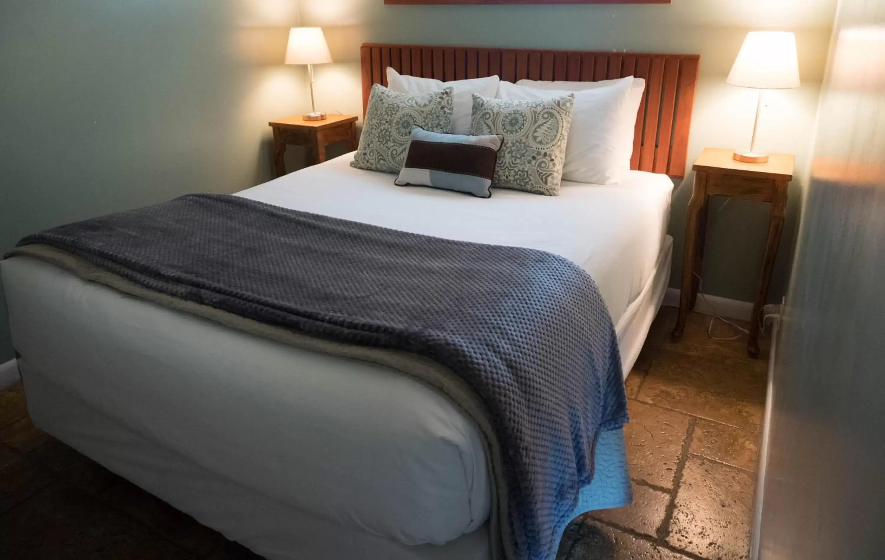 Photo of the whole room, Bed in Agate Beach Motel