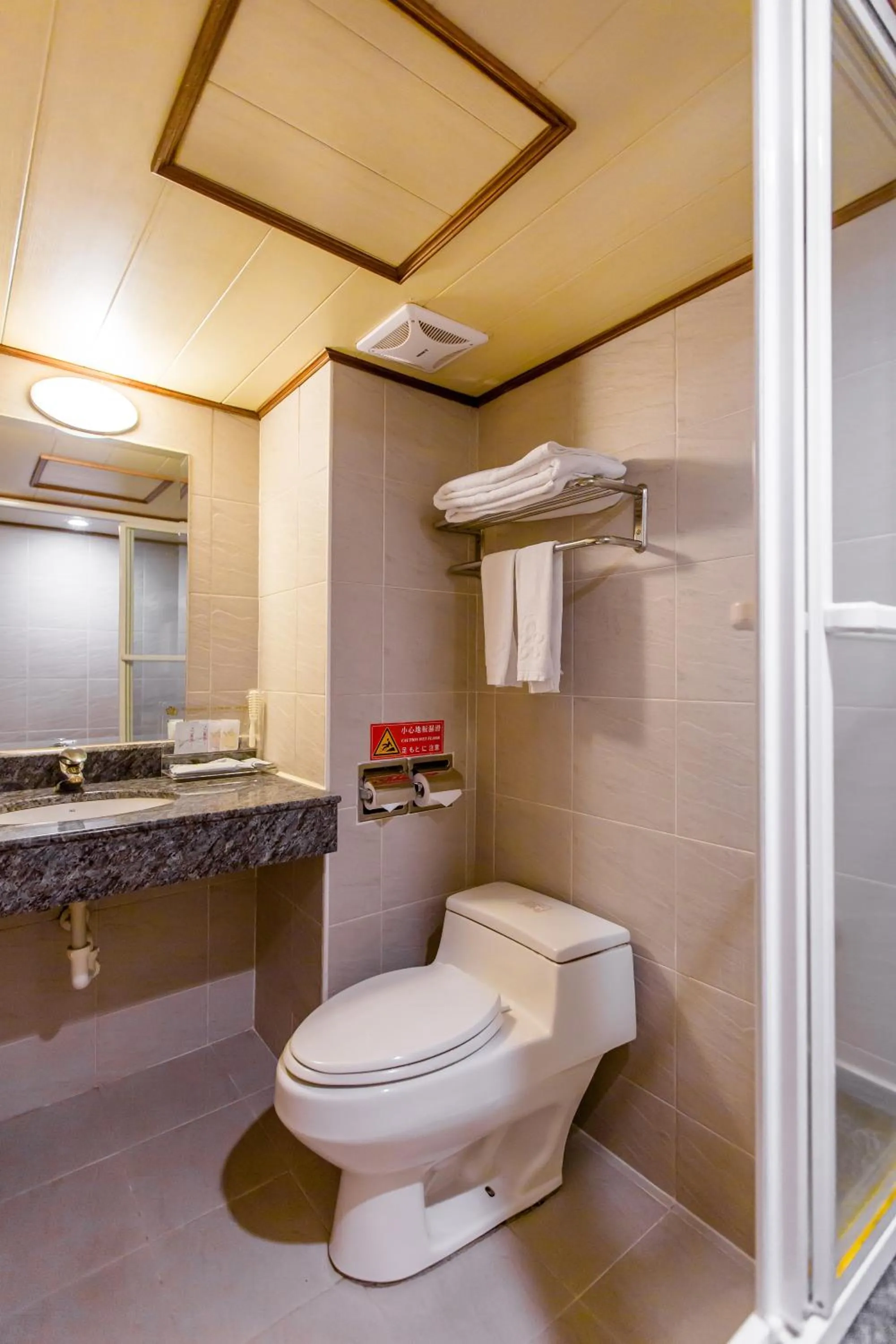 Bathroom in Hub Hotel Ximen-inn Kunming