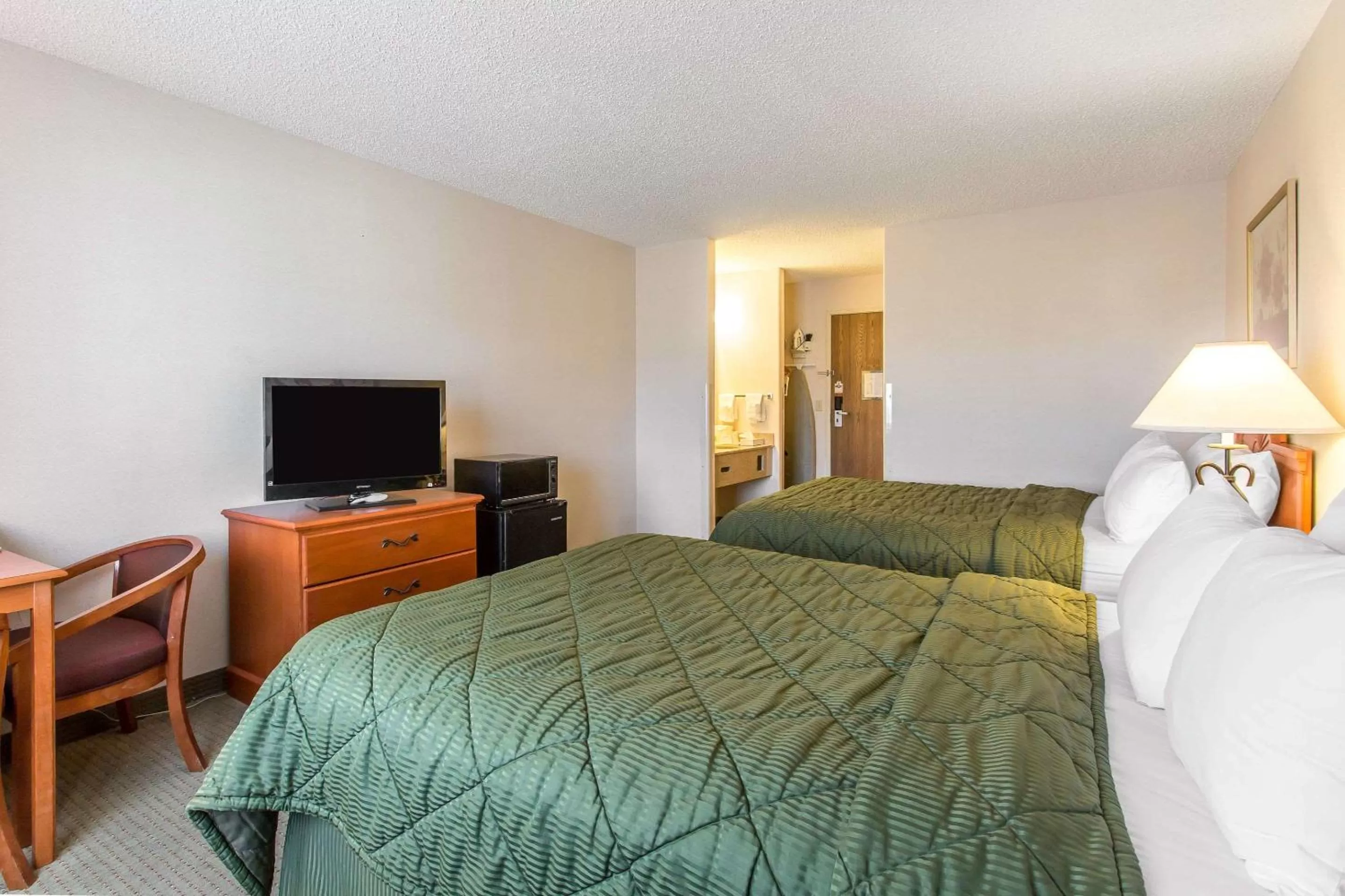 Photo of the whole room, Bed in Quality Inn Delta Gateway to Rocky Mountains