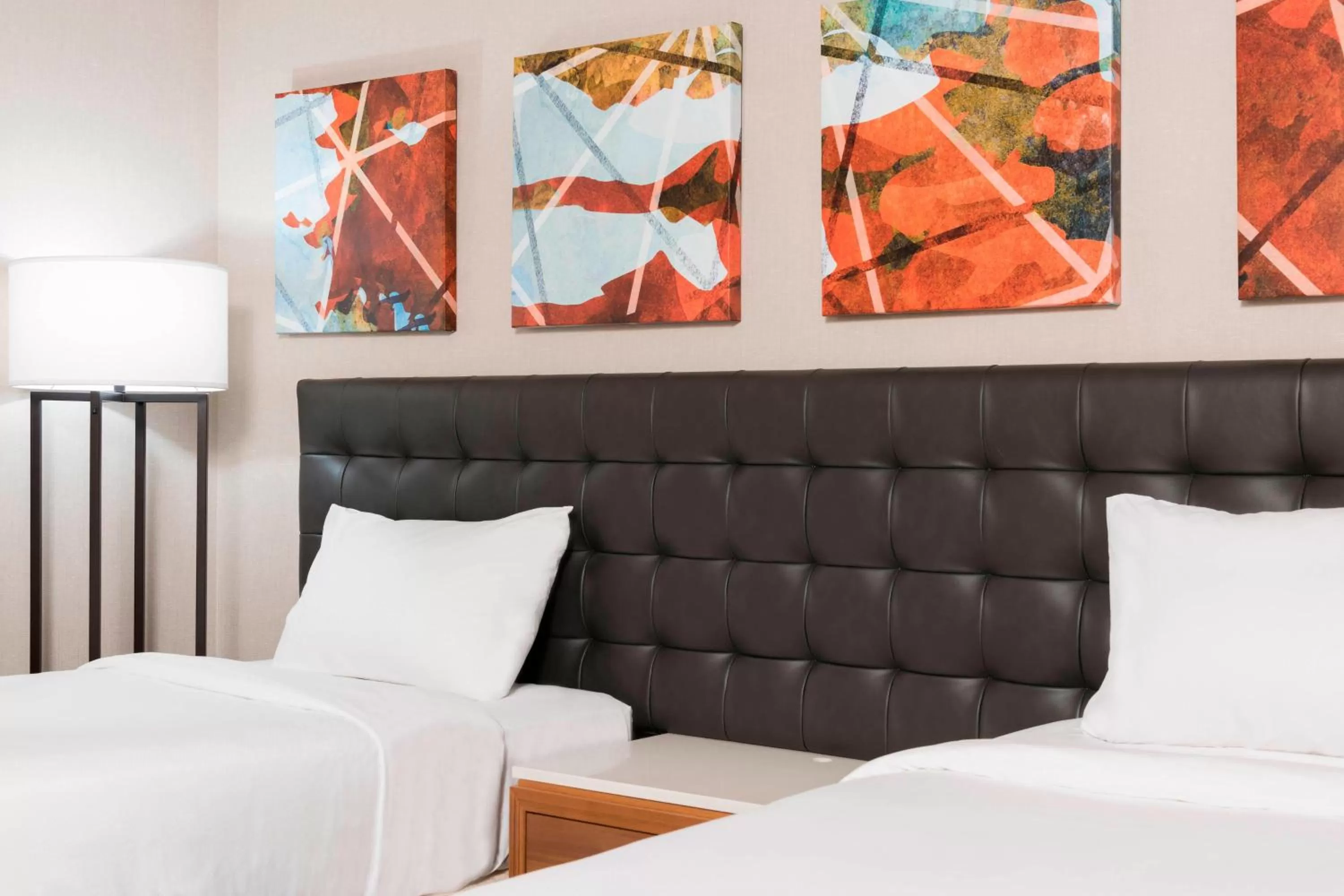 Bedroom, Bed in Delta Hotels by Marriott Grand Rapids Airport