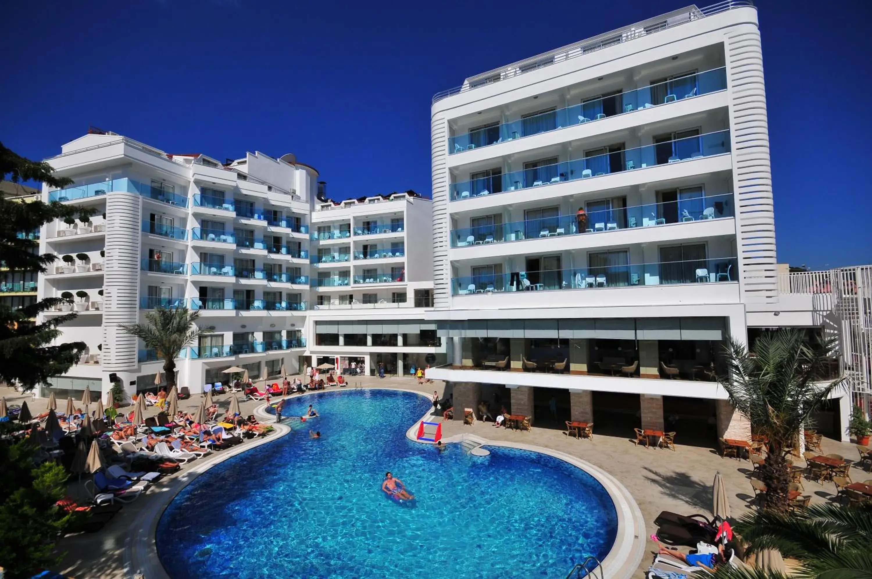 Facade/entrance, Swimming Pool in Blue Bay Platinum