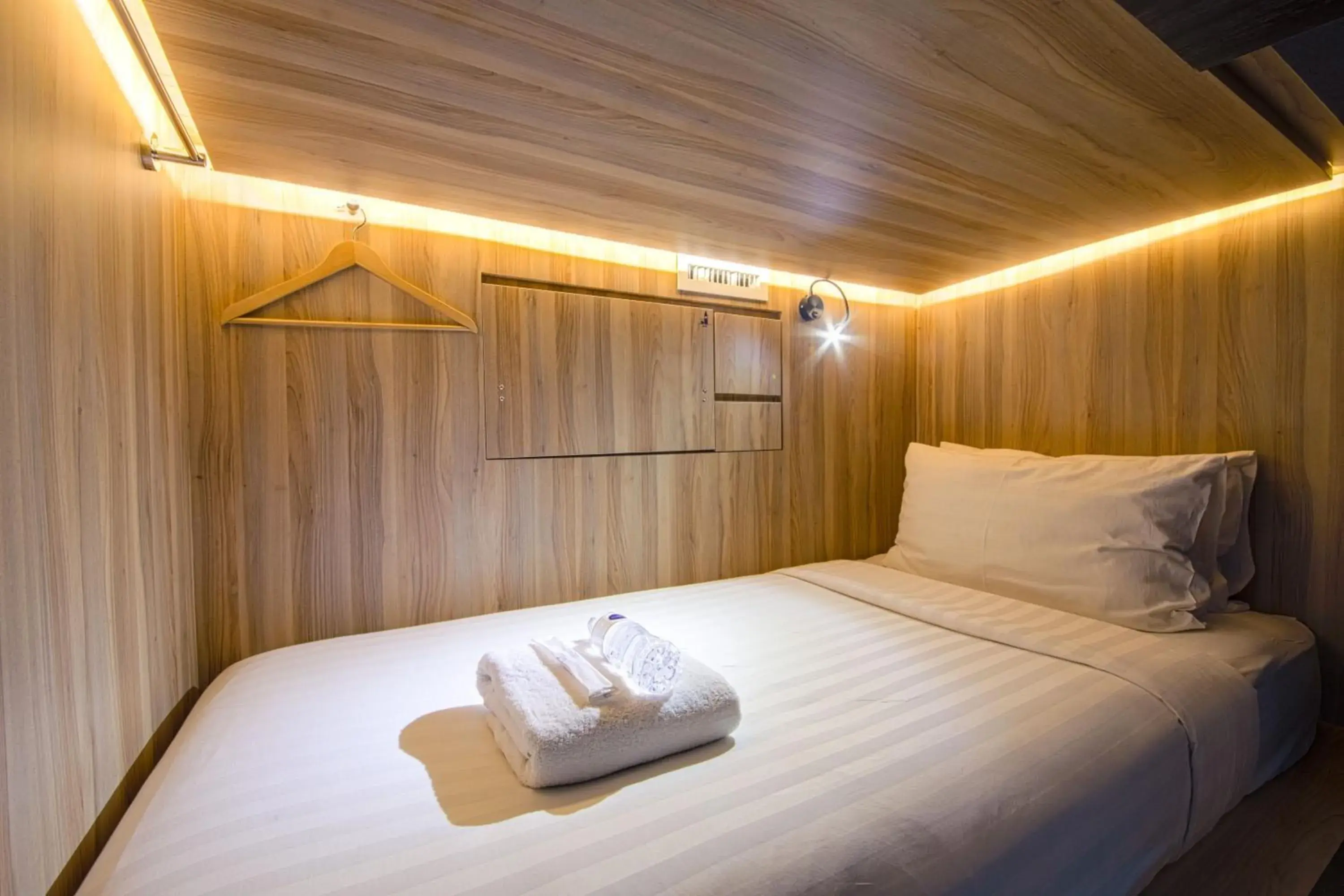 Bed in Cube Boutique Capsule Hotel @ Chinatown