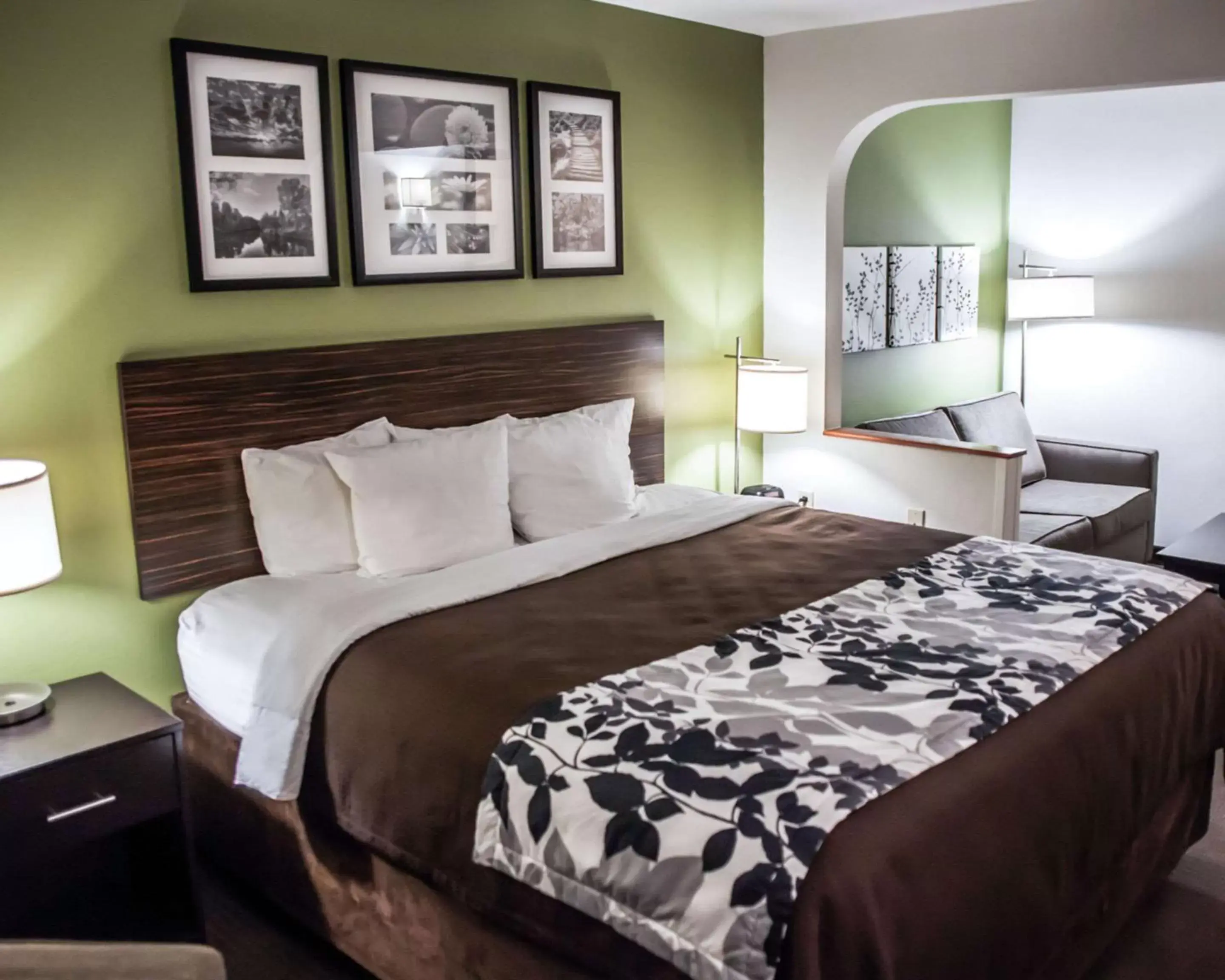 Bedroom, Bed in Sleep Inn & Suites Topeka West I-70 Wanamaker