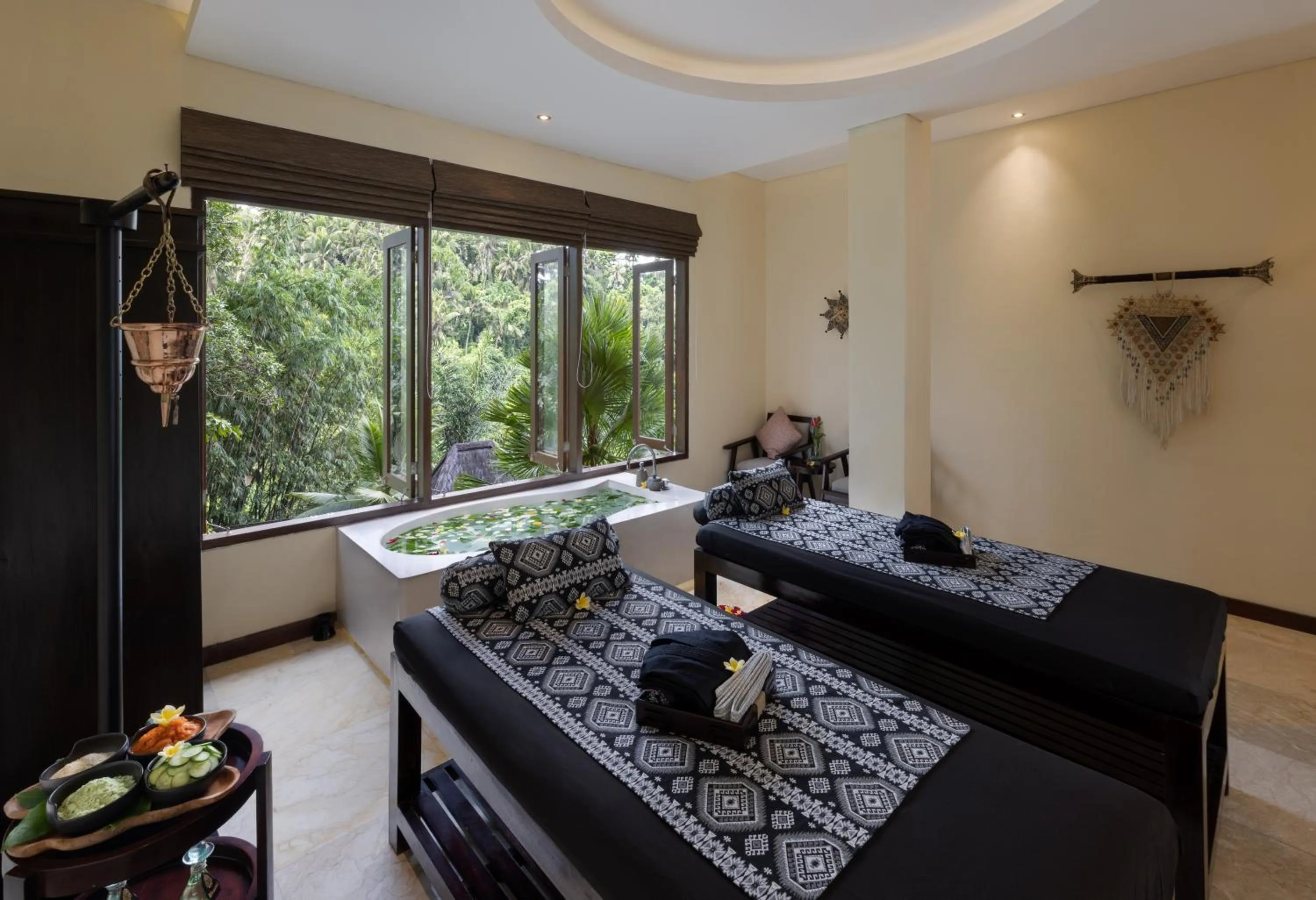 Spa and wellness centre/facilities, Bed in The Kayon Valley Resort