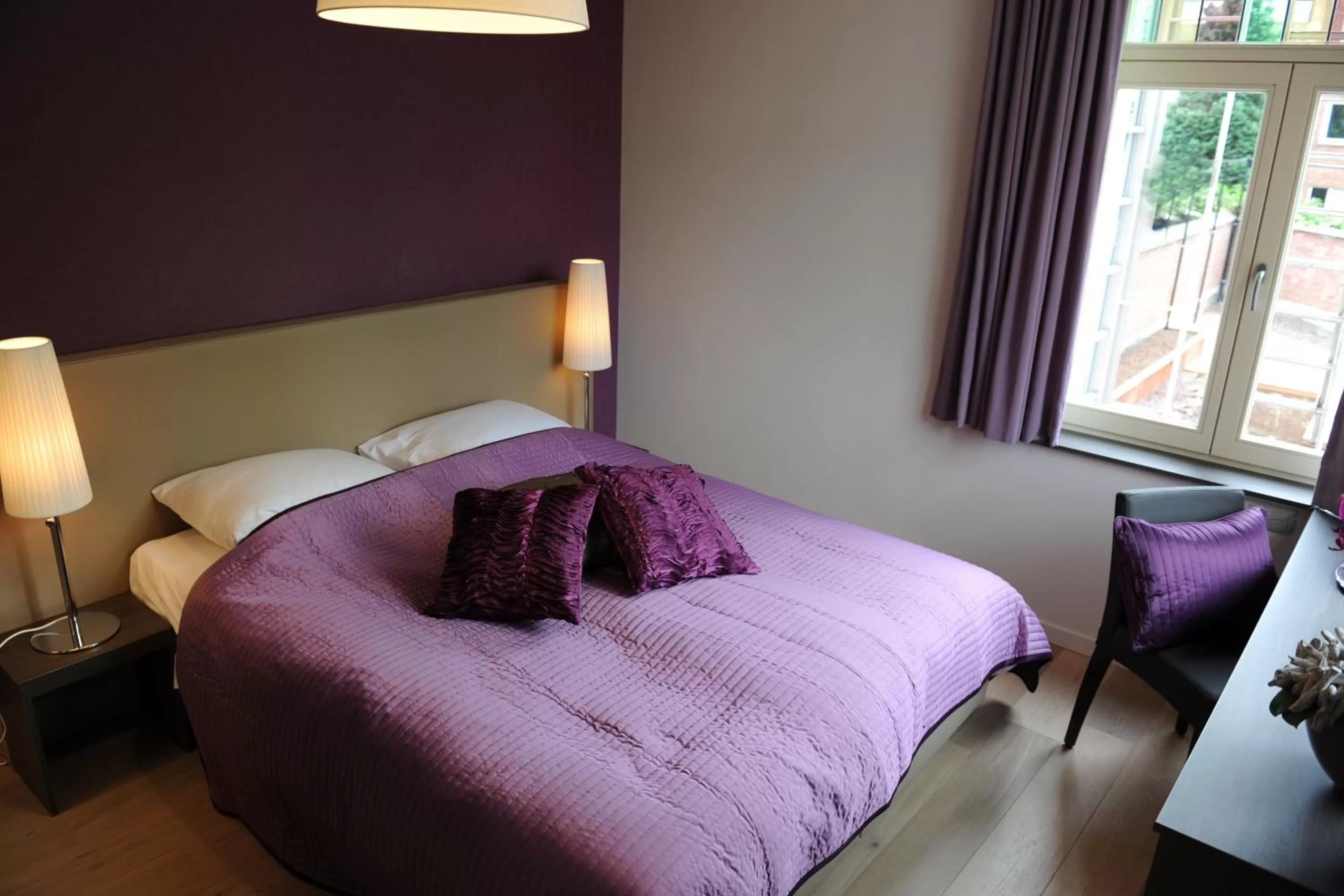 Bed in Charmehotel Villa Saporis