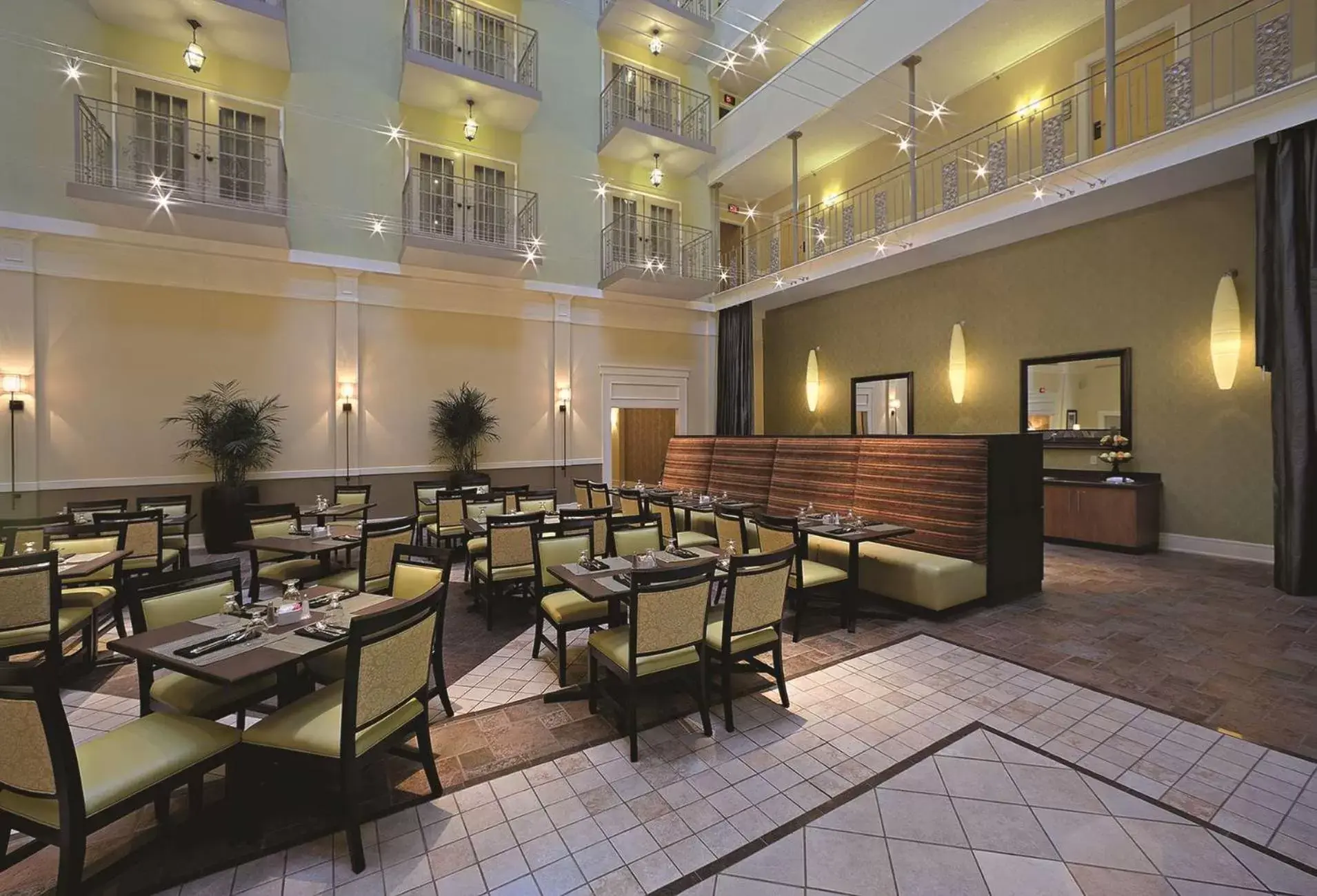 Dining area, Restaurant/Places to Eat in Doubletree Suites by Hilton at The Battery Atlanta