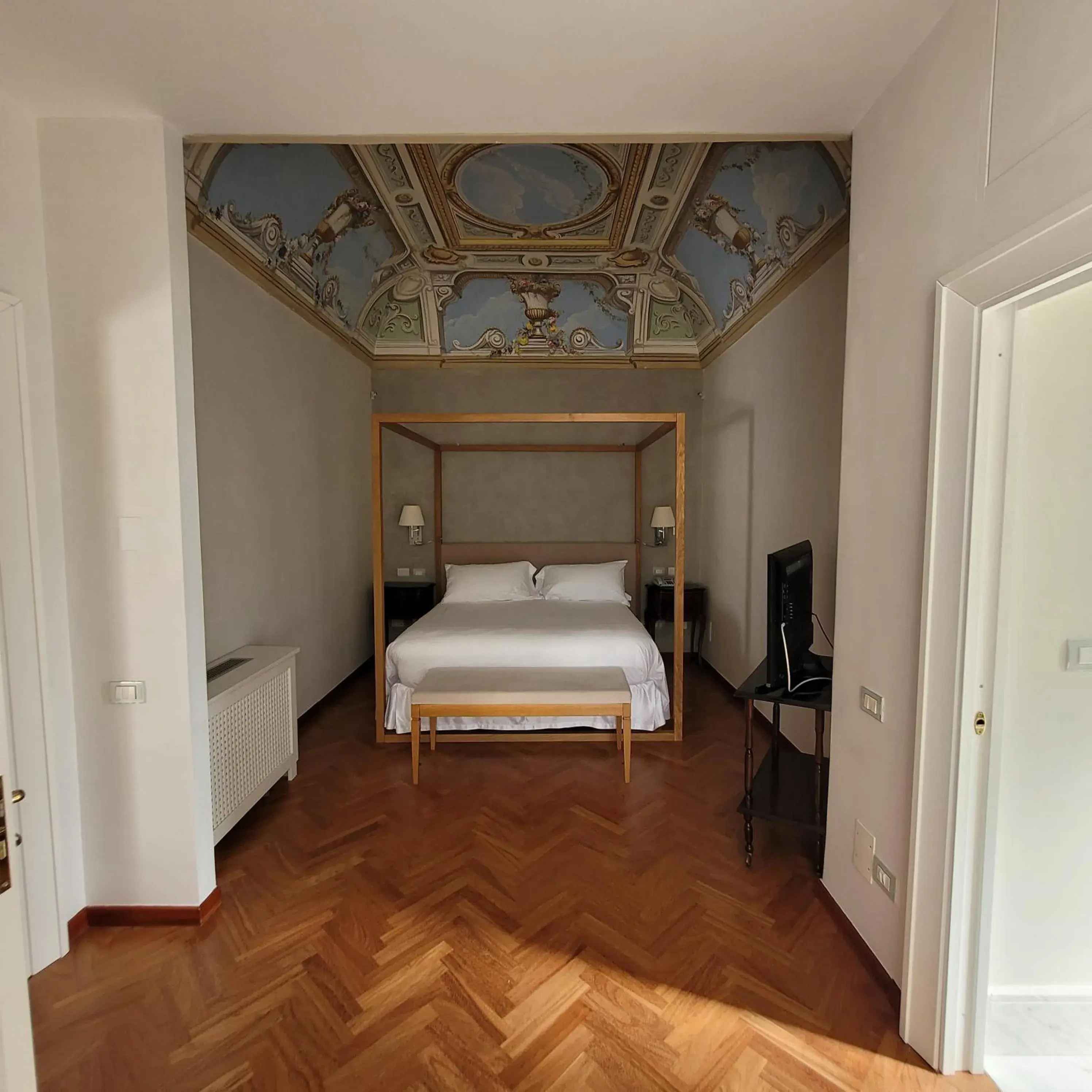 Bed in Grand Hotel Cocumella