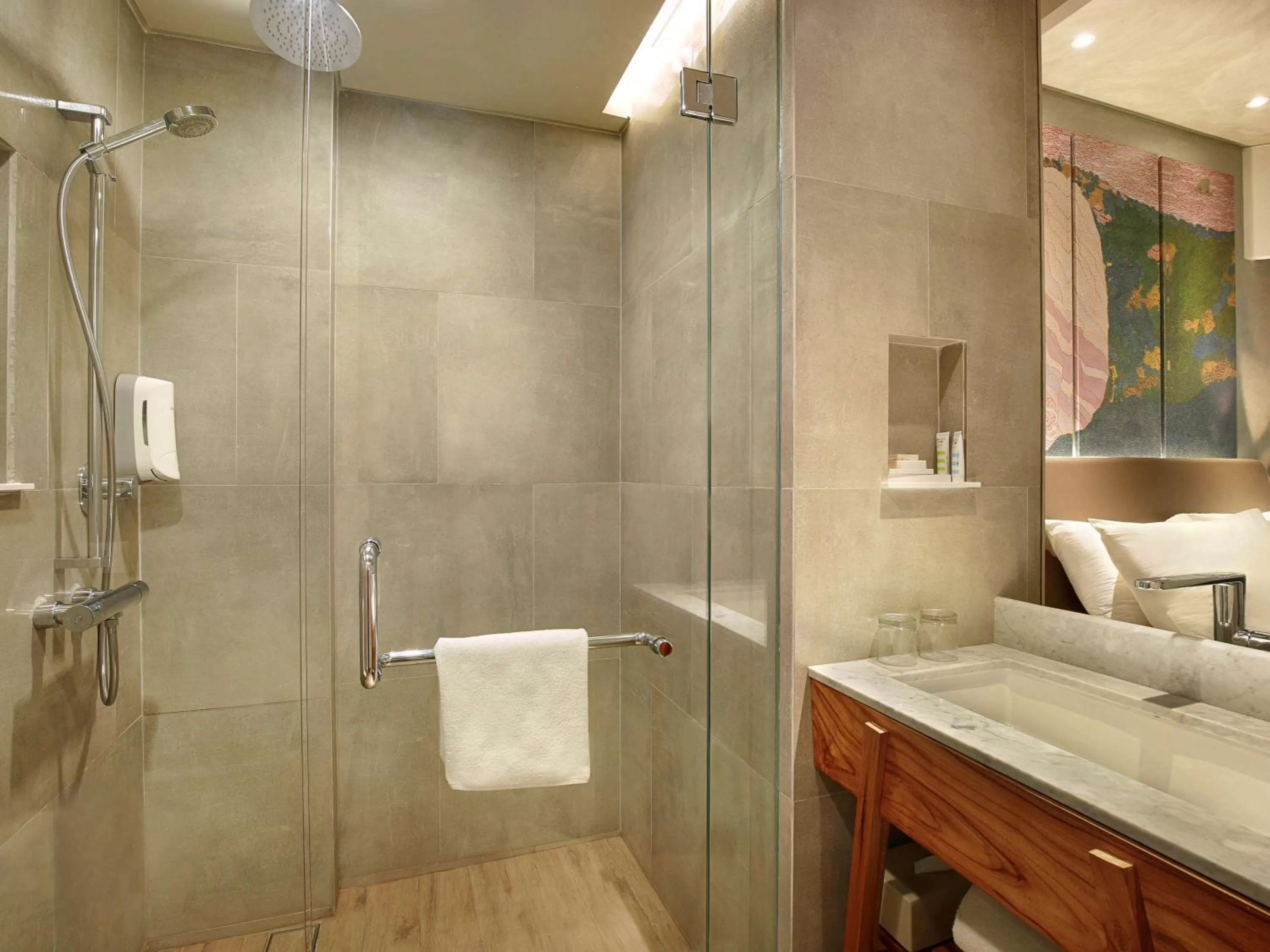 Photo of the whole room in Mercure Kuta Bali