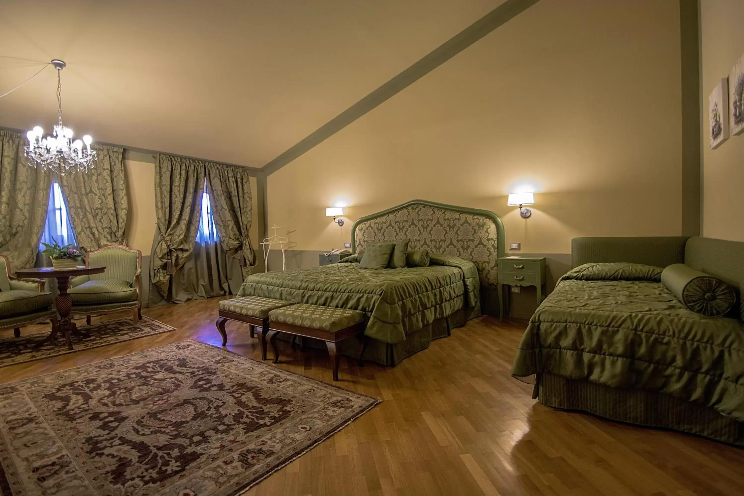 Photo of the whole room, Bed in San Luca Palace