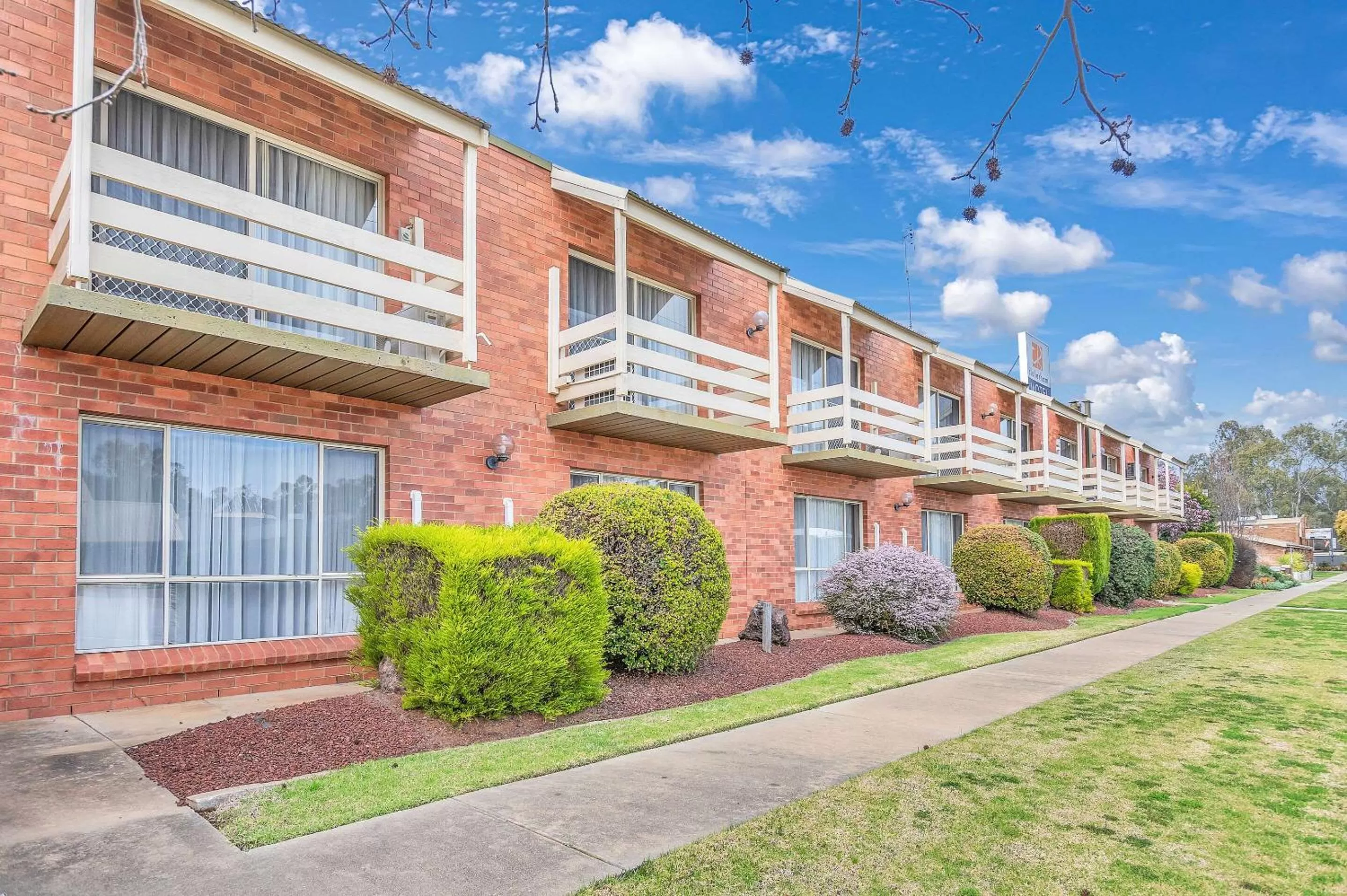 Property building in Comfort Inn Clubarham