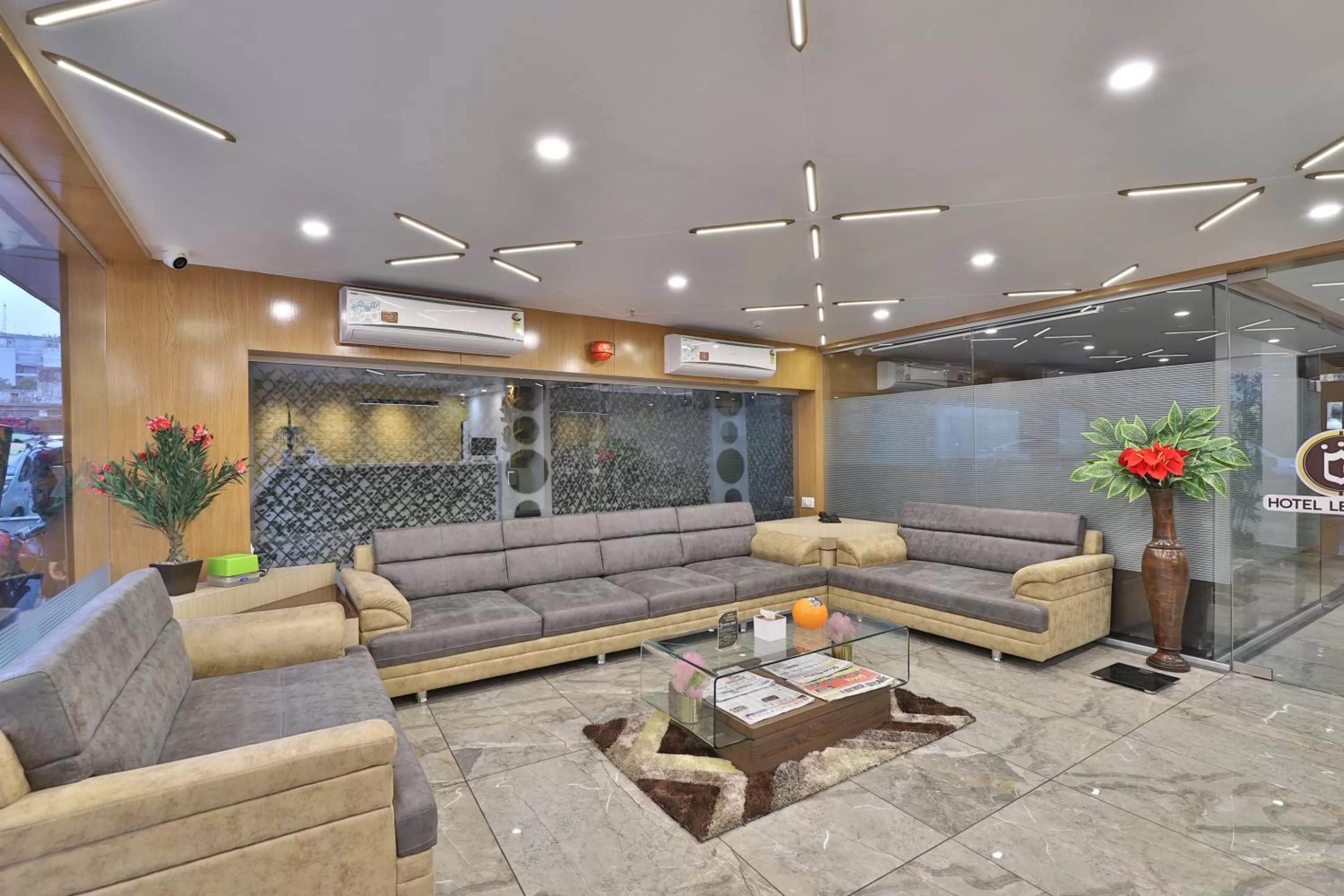 Lobby or reception in HOTEL LE GRAND