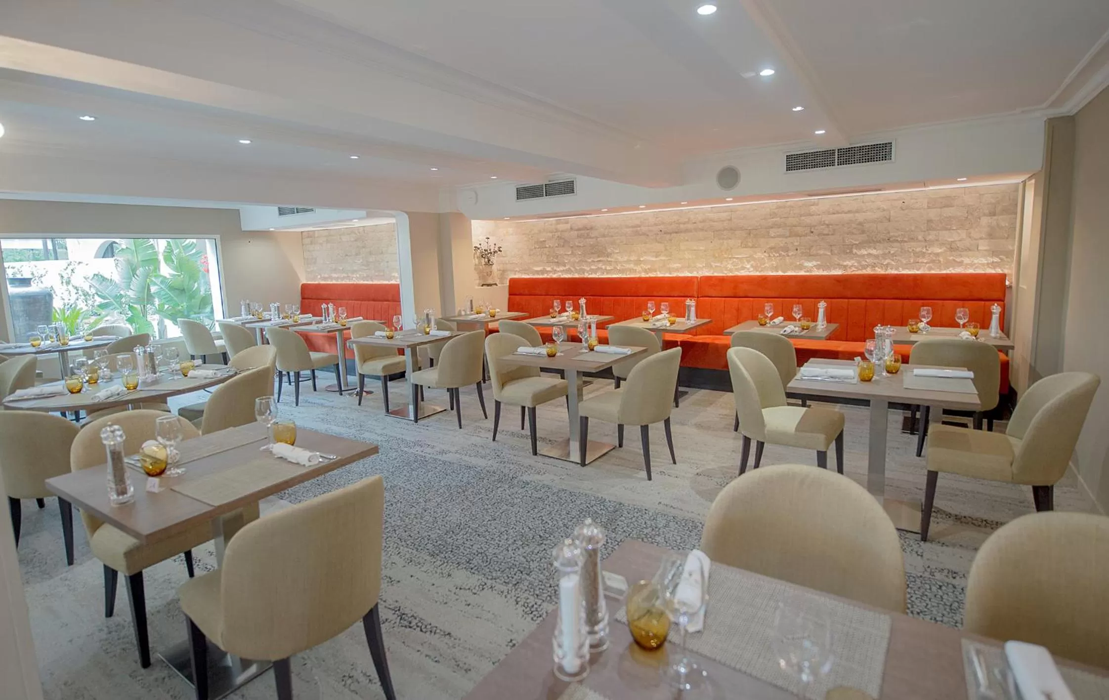 Restaurant/places to eat in Hotel Lou Castelet