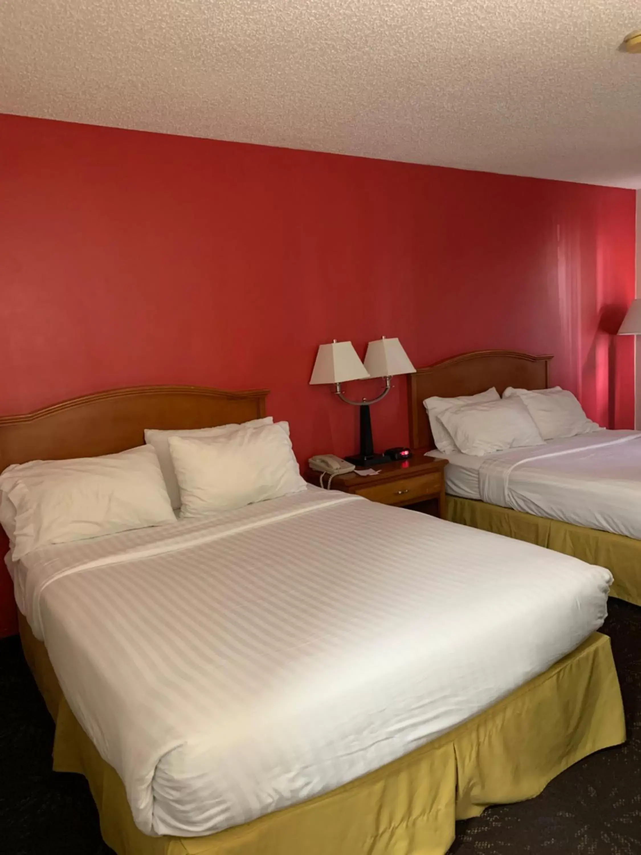 Photo of the whole room, Bed in Ramada by Wyndham Santa Fe