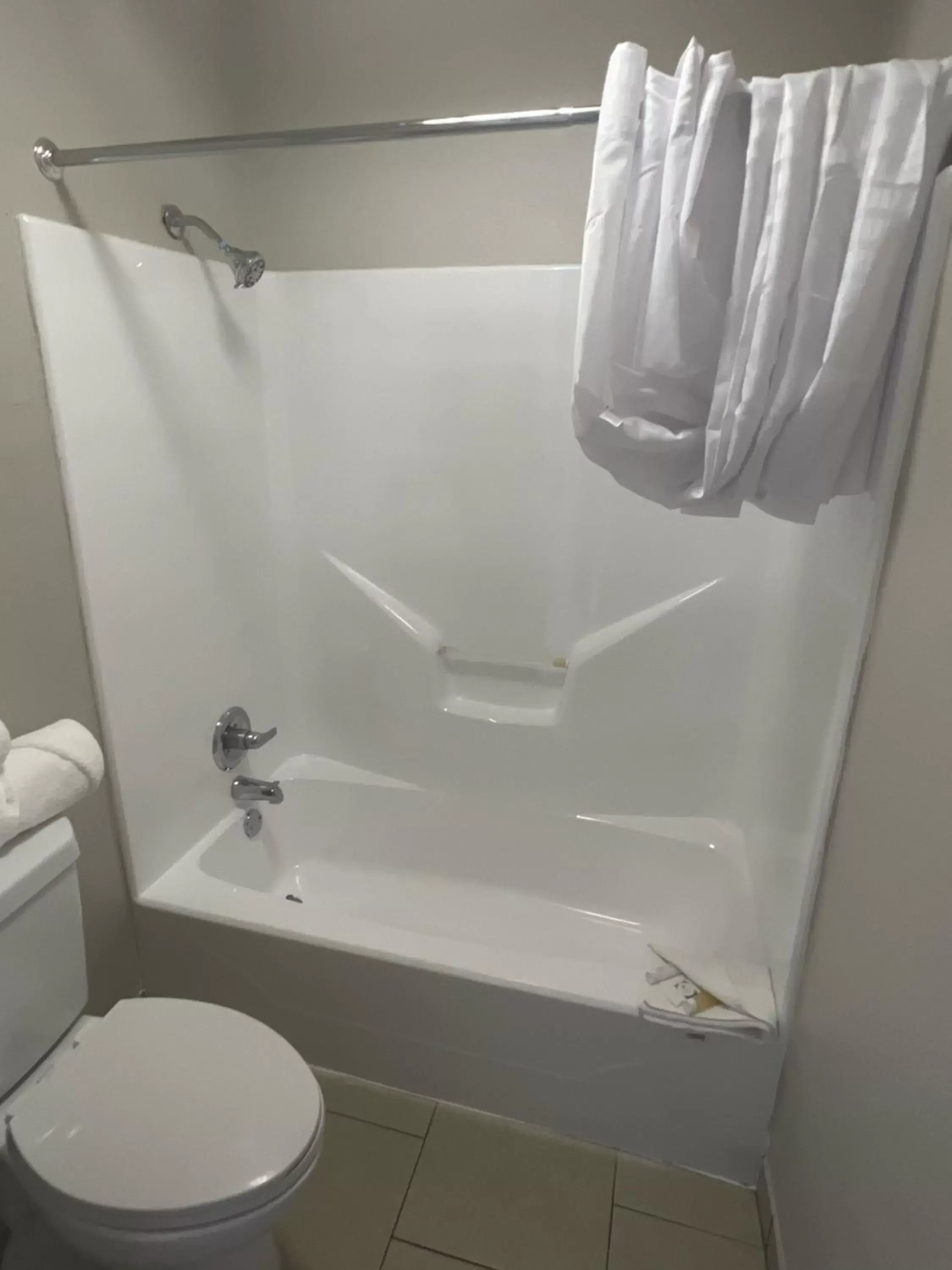 Bathroom in Days Inn by Wyndham Temple