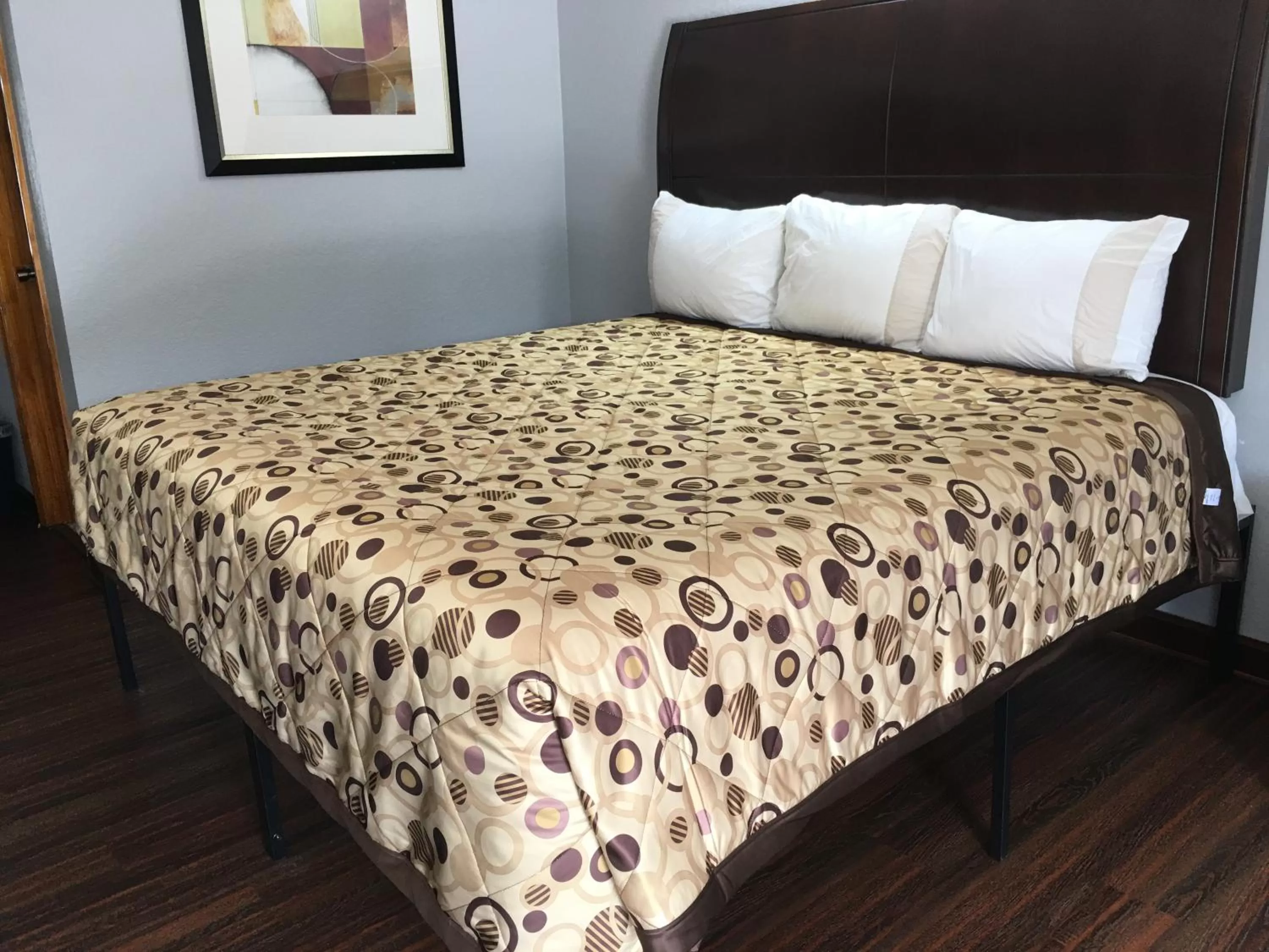 Bed in Budget Inn - Laurens