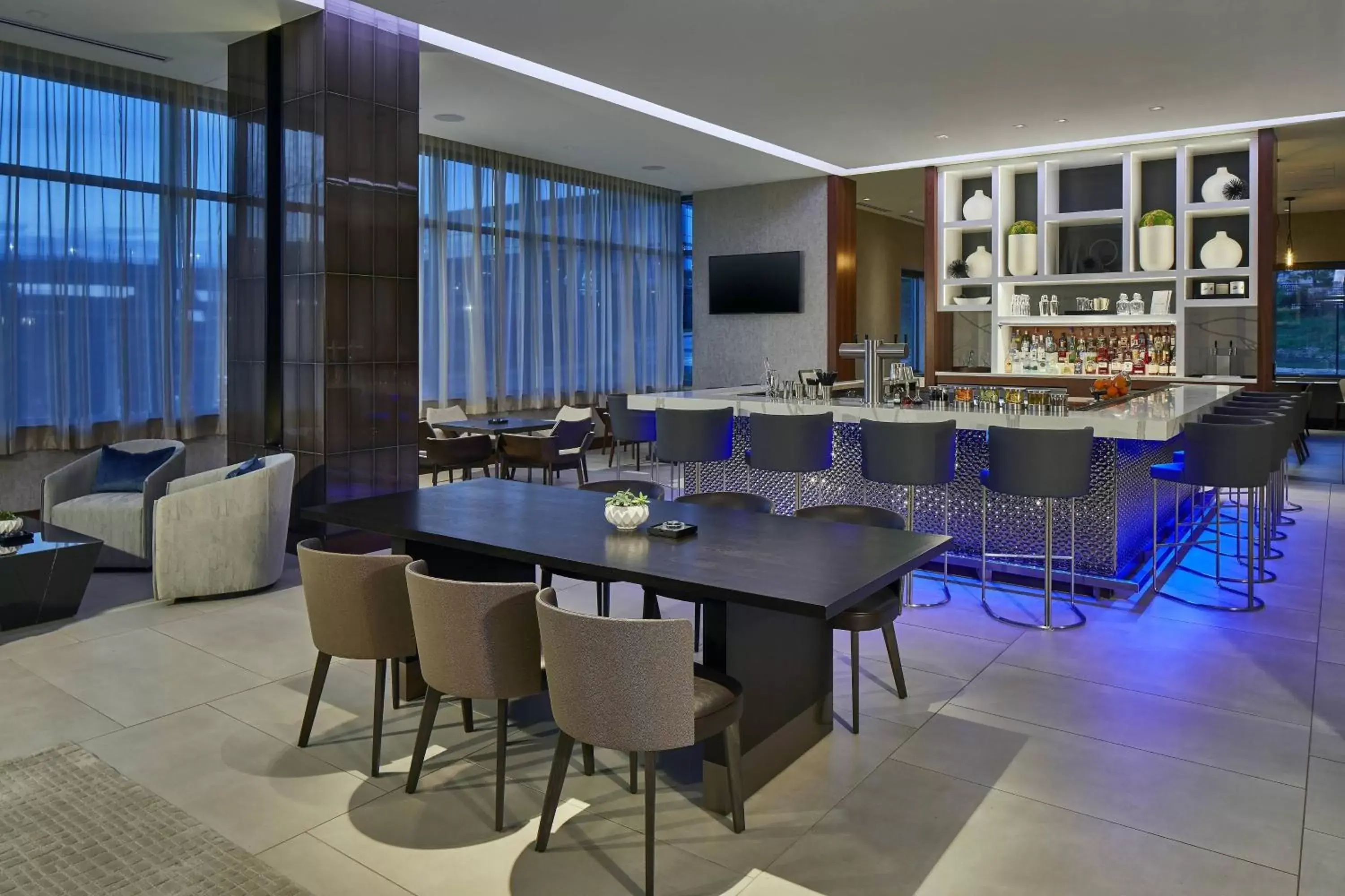 Lounge or bar, Restaurant/Places to Eat in AC Hotel by Marriott Atlanta Airport Gateway