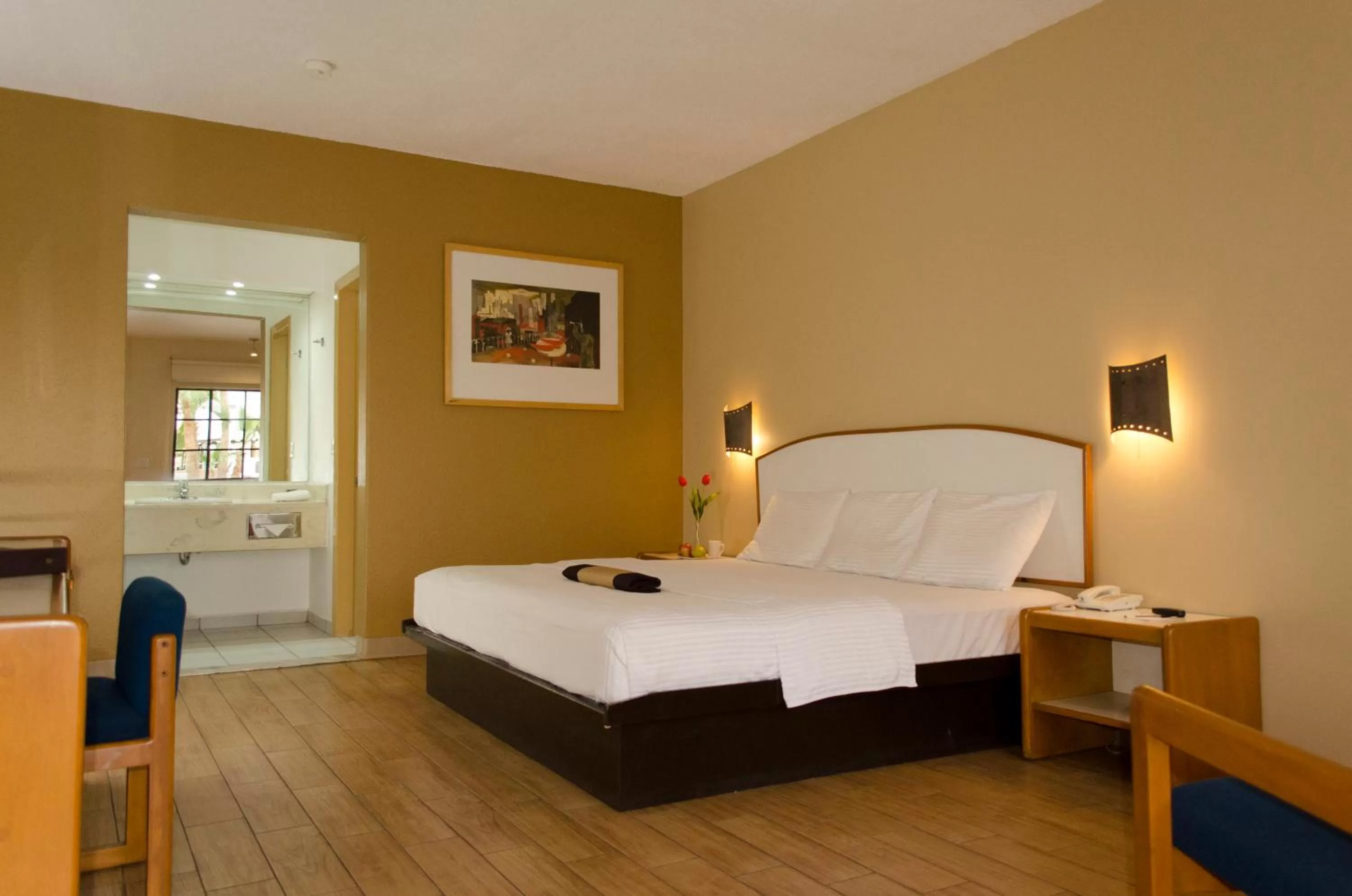 Photo of the whole room, Bed in Hotel Colonial Mexicali