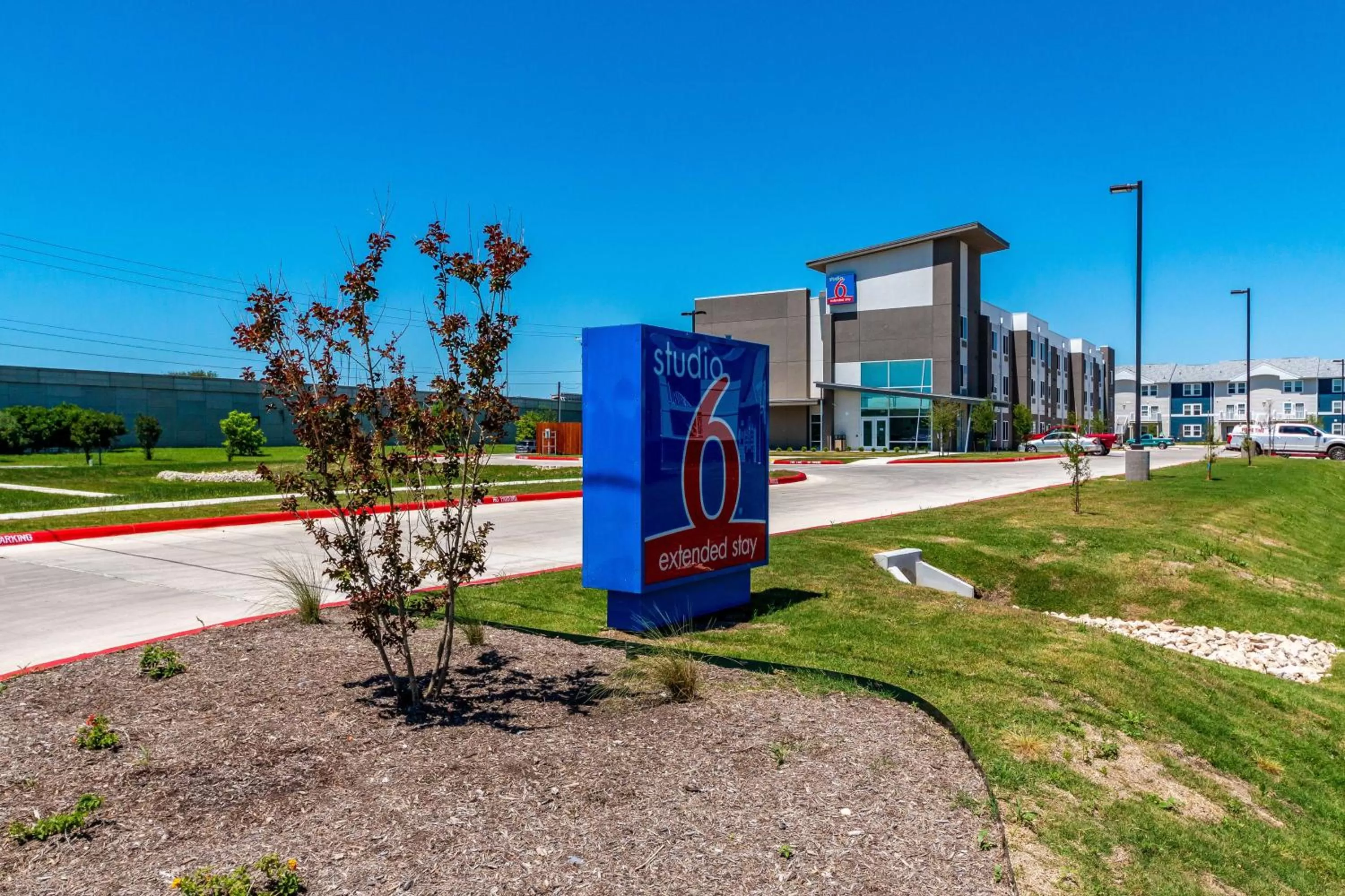 Property building in Studio 6-San Marcos, TX