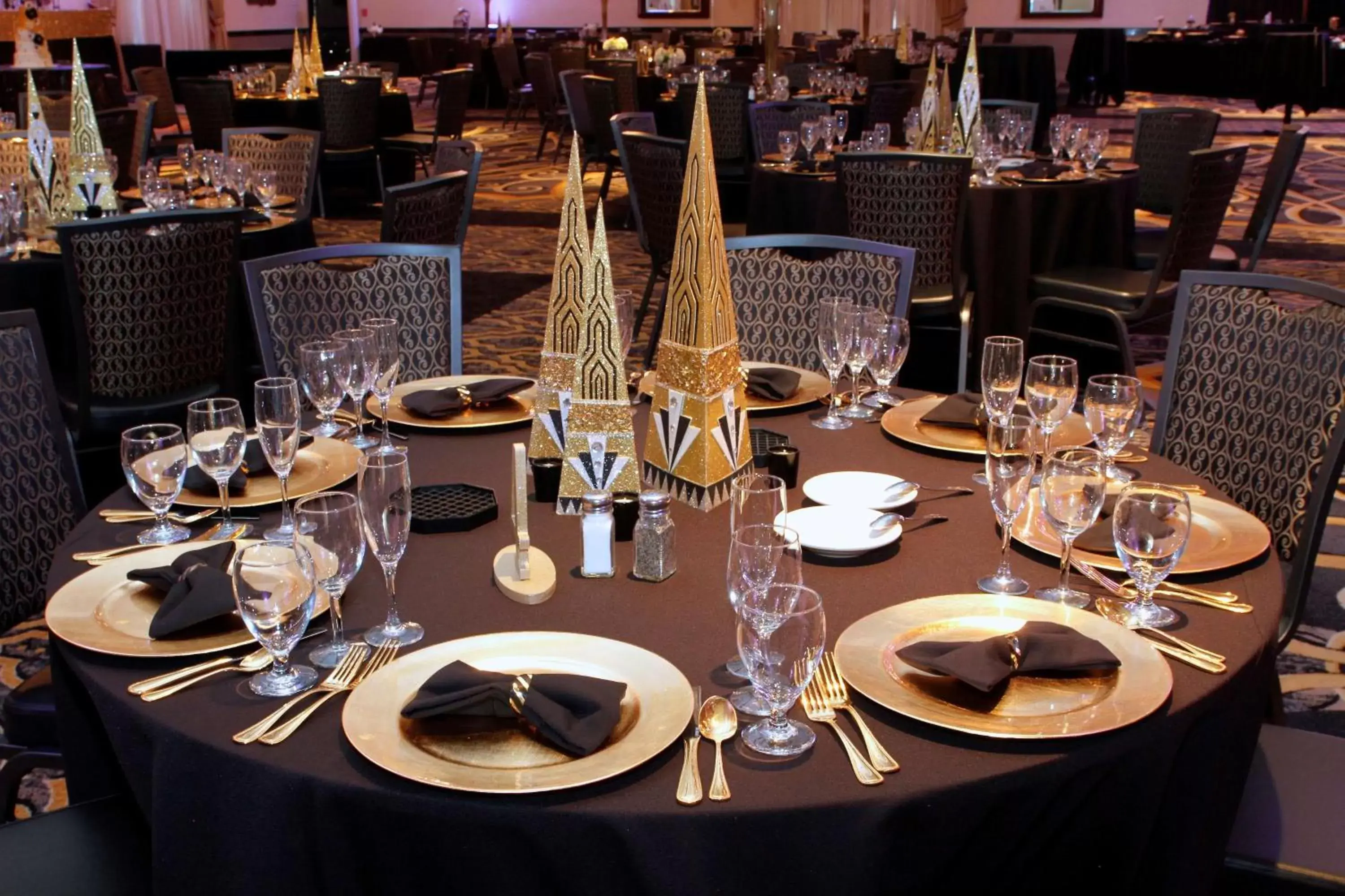 Banquet/Function facilities, Restaurant/Places to Eat in Radisson Hotel & Conference Center Rockford