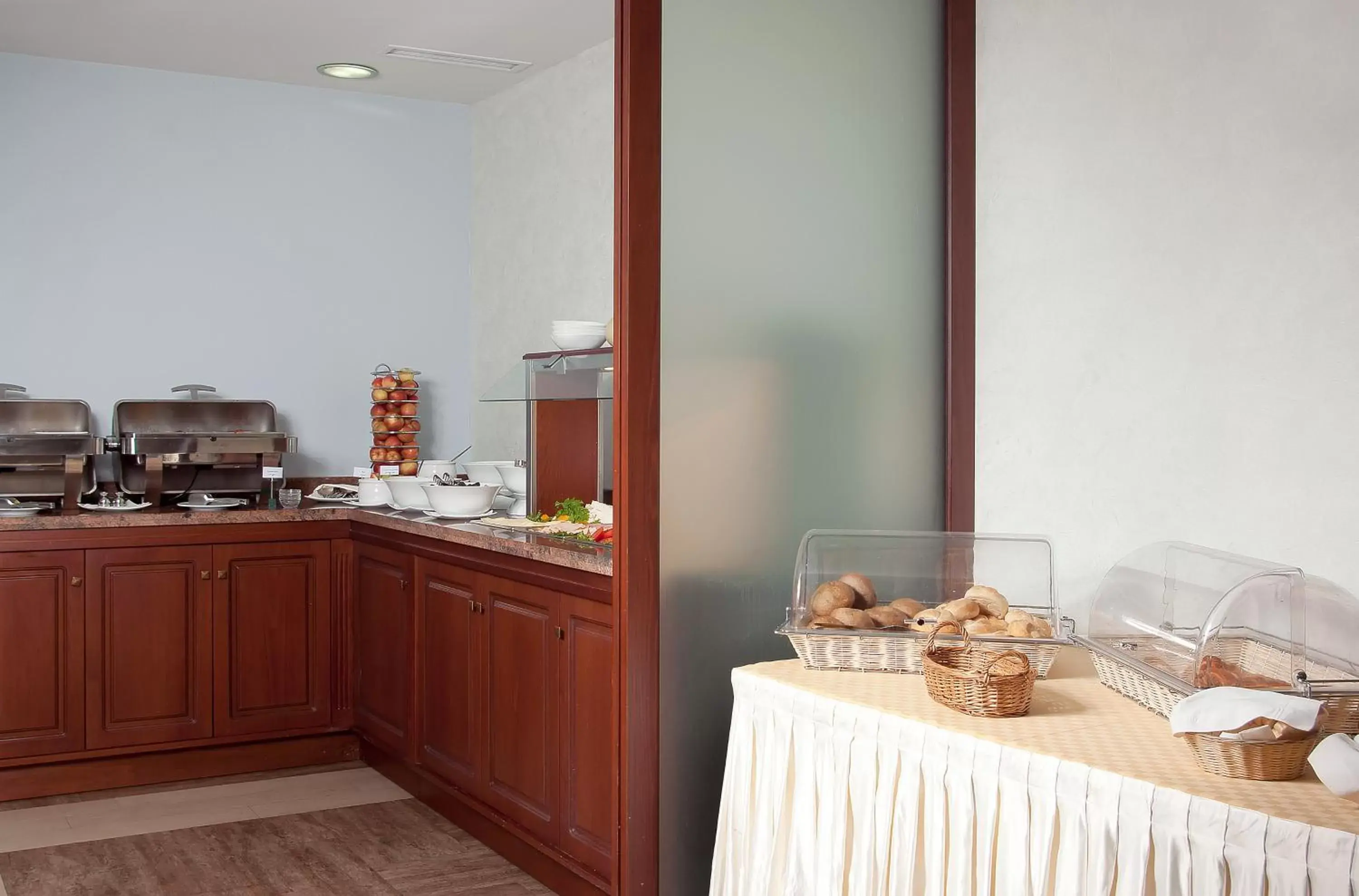 Restaurant/places to eat in Budapest Hotel - Free Parking Restaurant/places to eat in Budapest Hotel - Free Parking