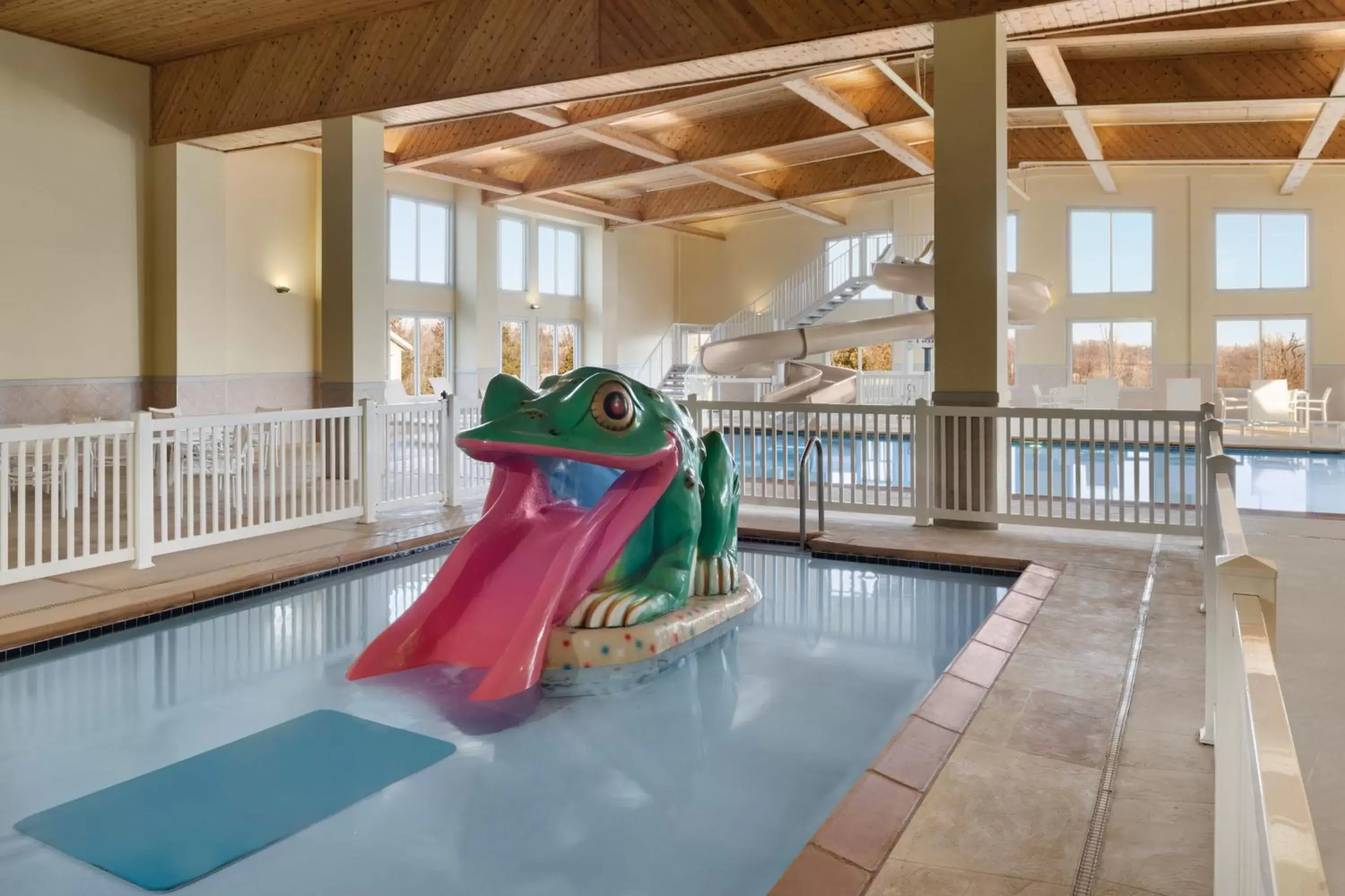 Swimming pool in Country Inn & Suites by Radisson, Galena, IL