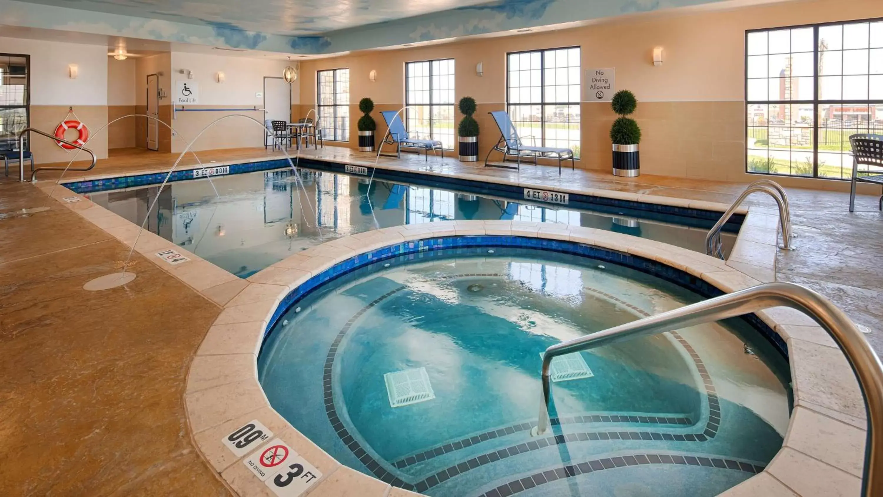 On site, Swimming Pool in Best Western Plus Emerald Inn & Suites