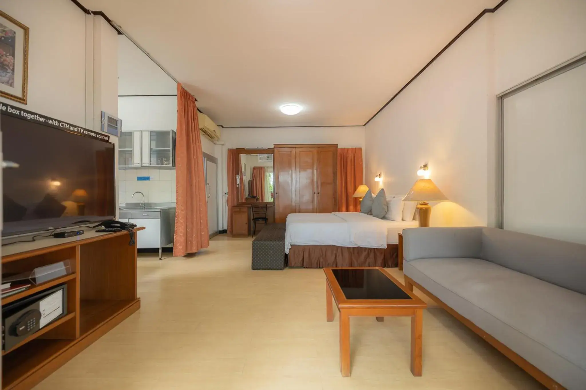 Bedroom in Bangkok Rama Hotel