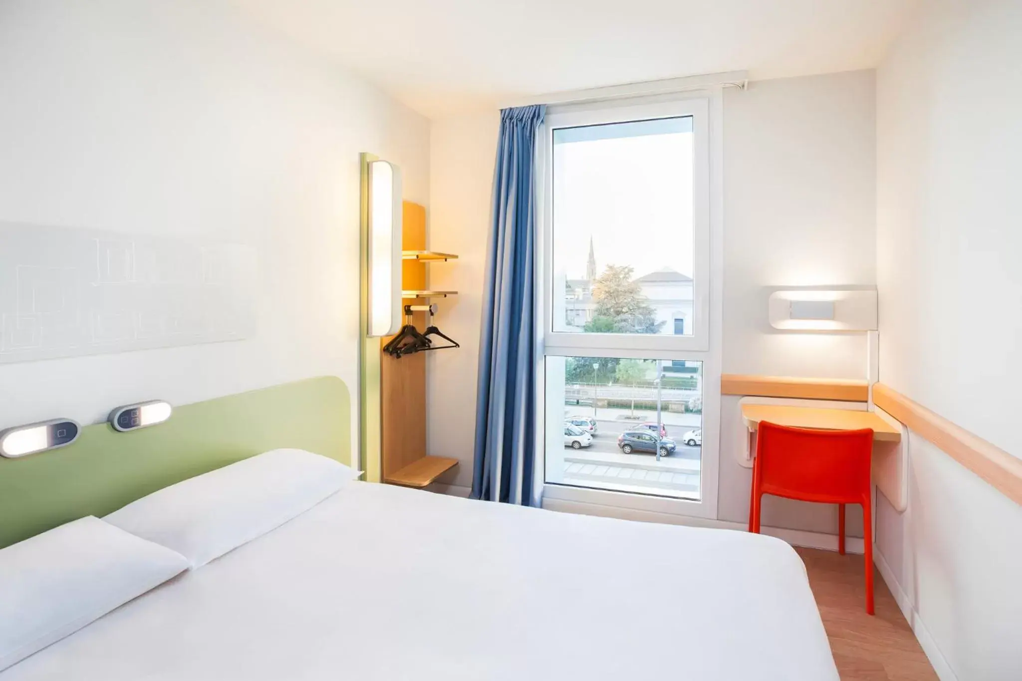 Bed in Ibis Budget Mulhouse Centre Gare