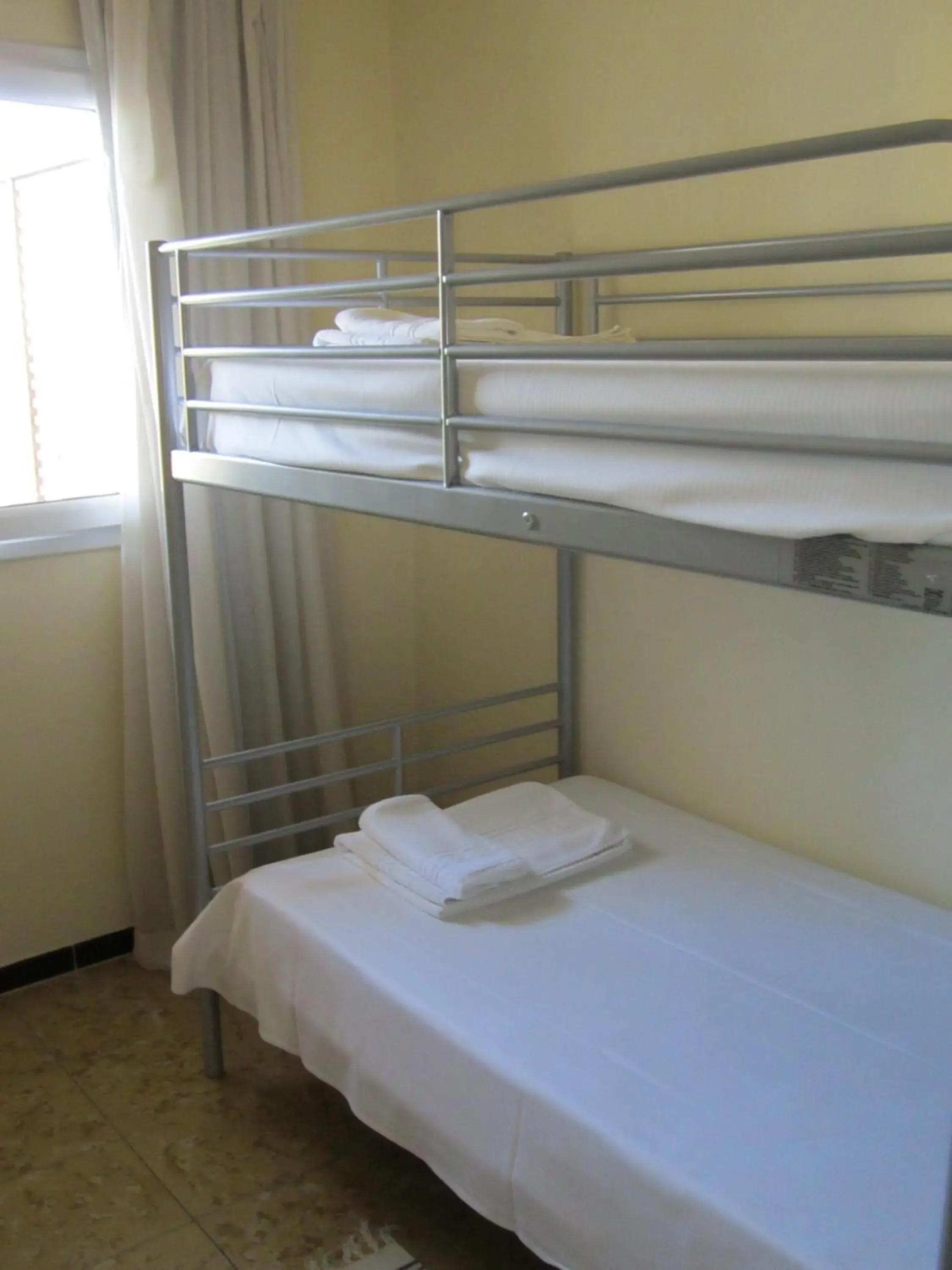 Bed, Bunk Bed in Hotel del Mar