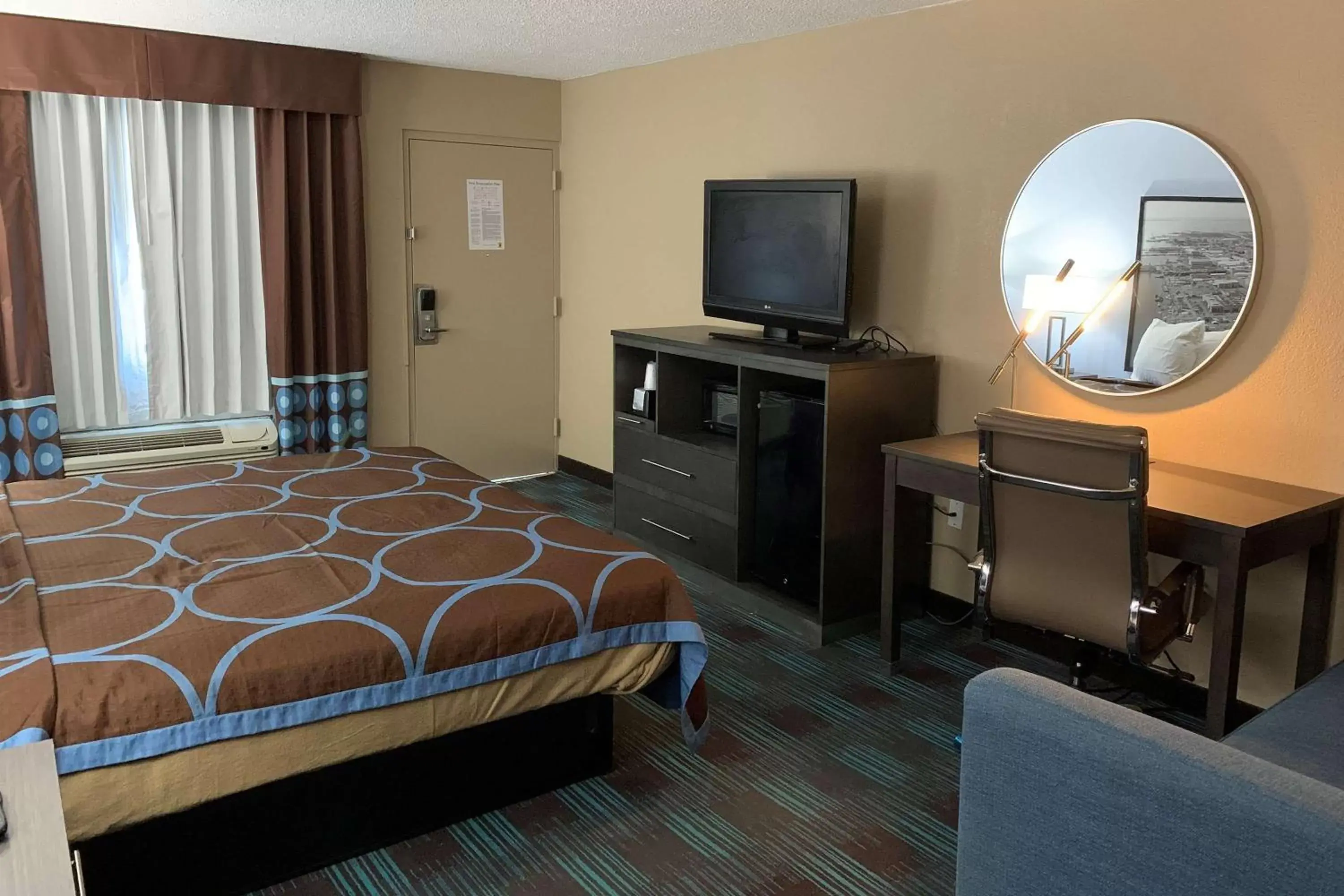 Photo of the whole room, TV/Entertainment Center in Super 8 by Wyndham Newport News