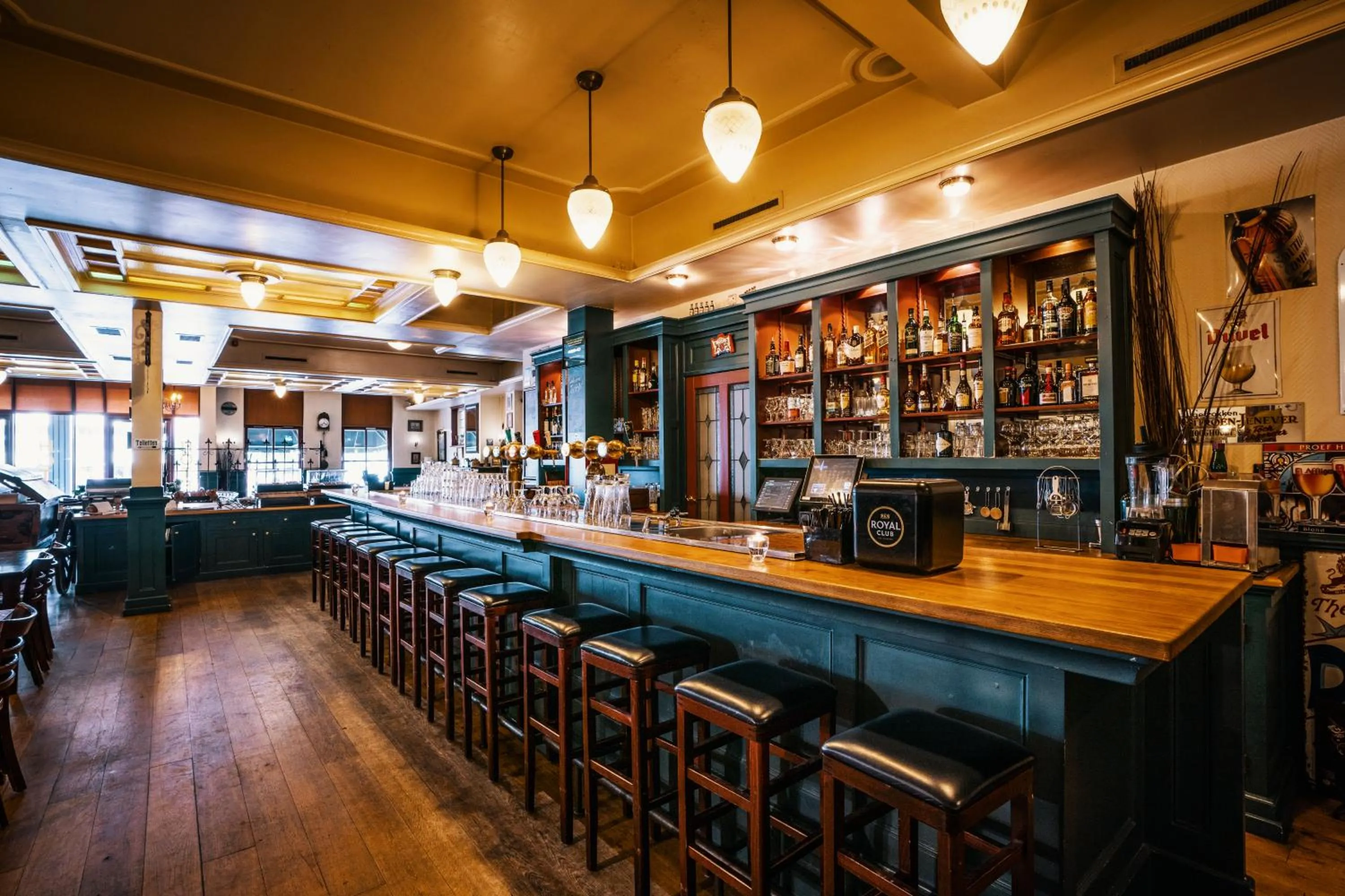 Restaurant/places to eat in Martini Hotel