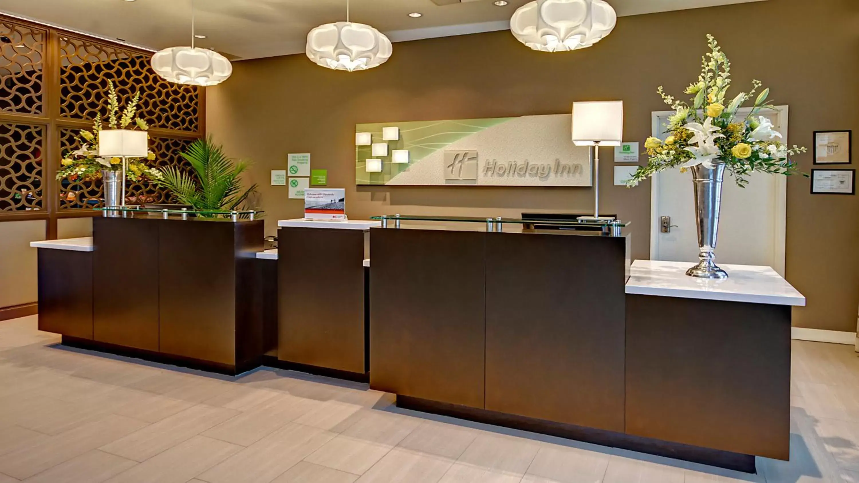 Property building, Lobby/Reception in Holiday Inn & Suites Tupelo North, an IHG Hotel