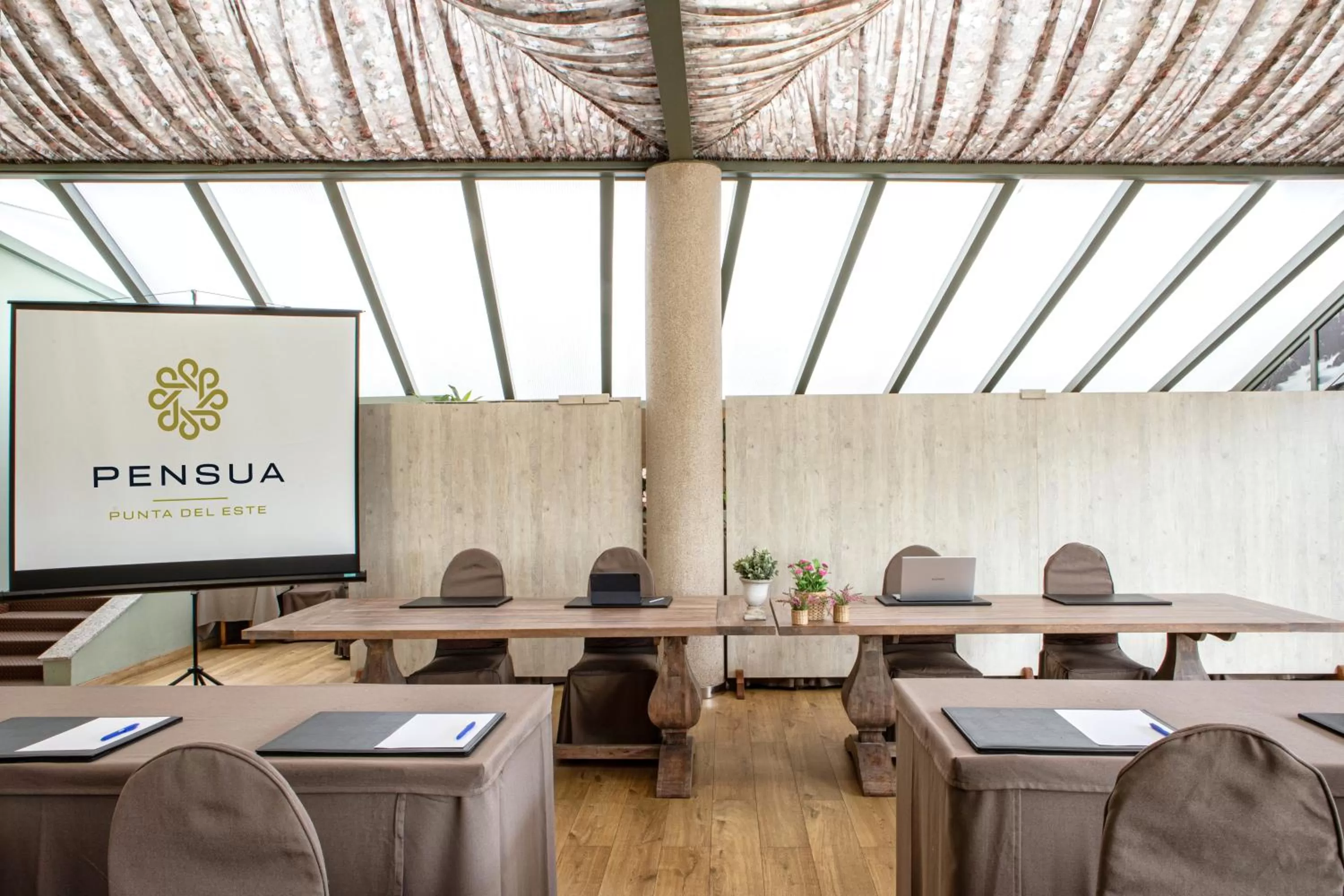 Business facilities in Hotel Pensua Punta del Este