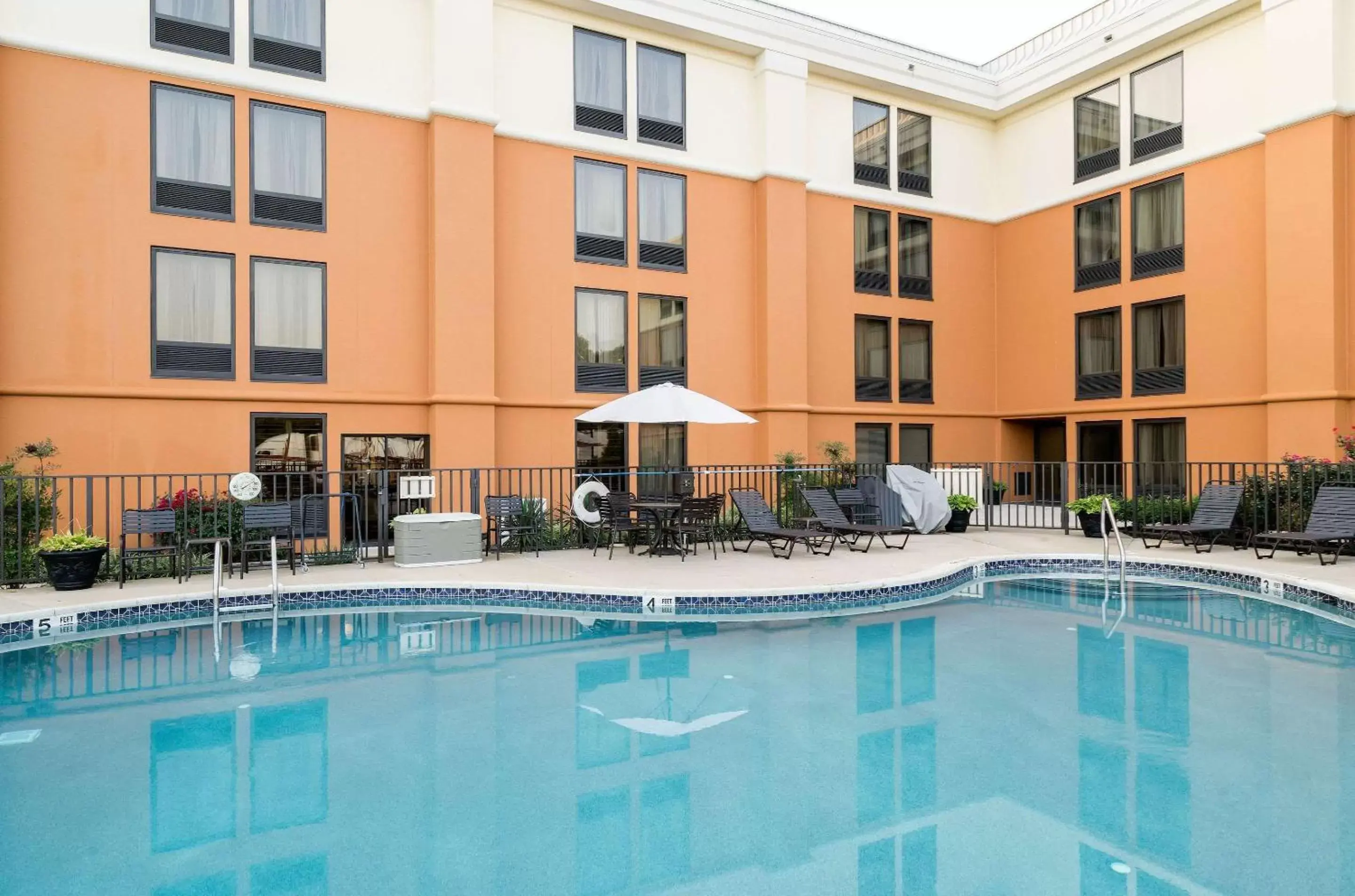On site, Swimming Pool in Comfort Inn and Suites Newark