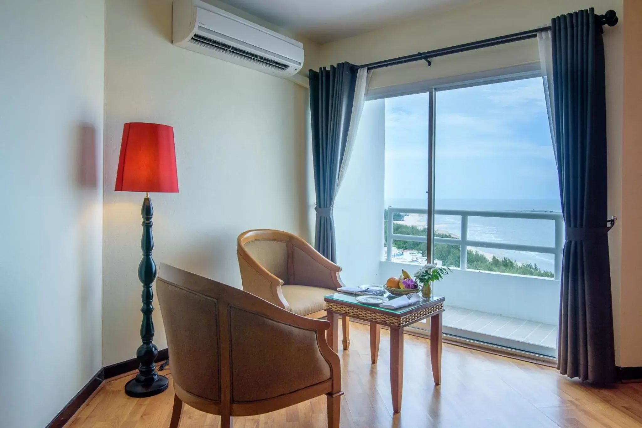 Seating Area in Golden Beach Cha-Am Hotel