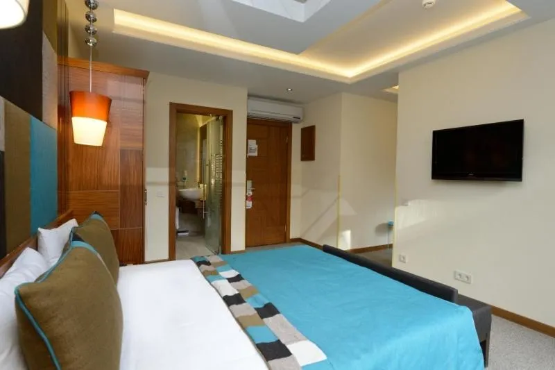 Toilet, Bed in Collage Pera Hotel