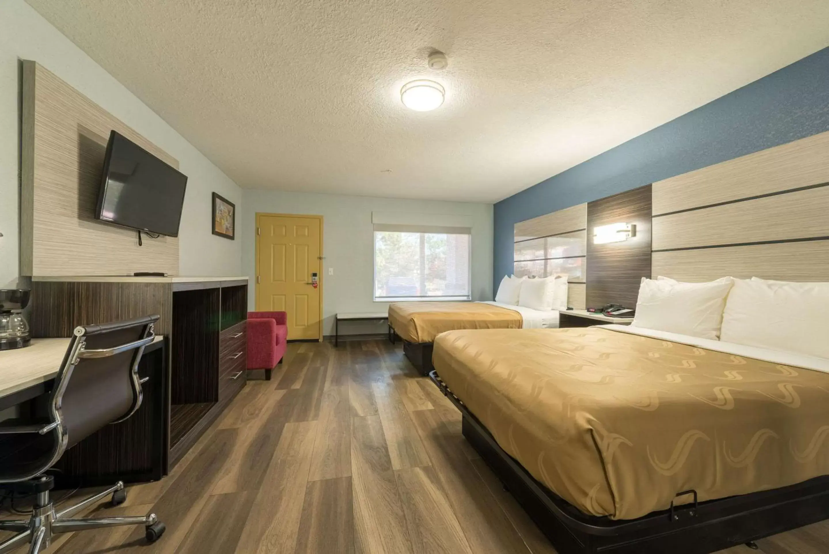 Bedroom in Quality Inn & Suites Manitou Springs at Pikes Peak