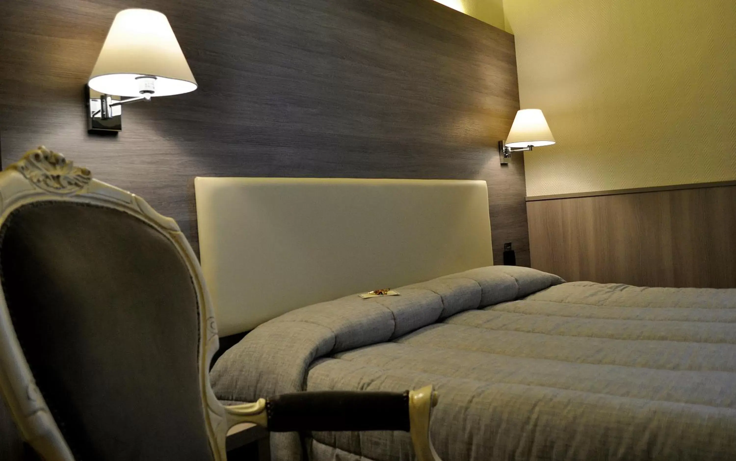 Bedroom, Bed in Hotel Est Piombino