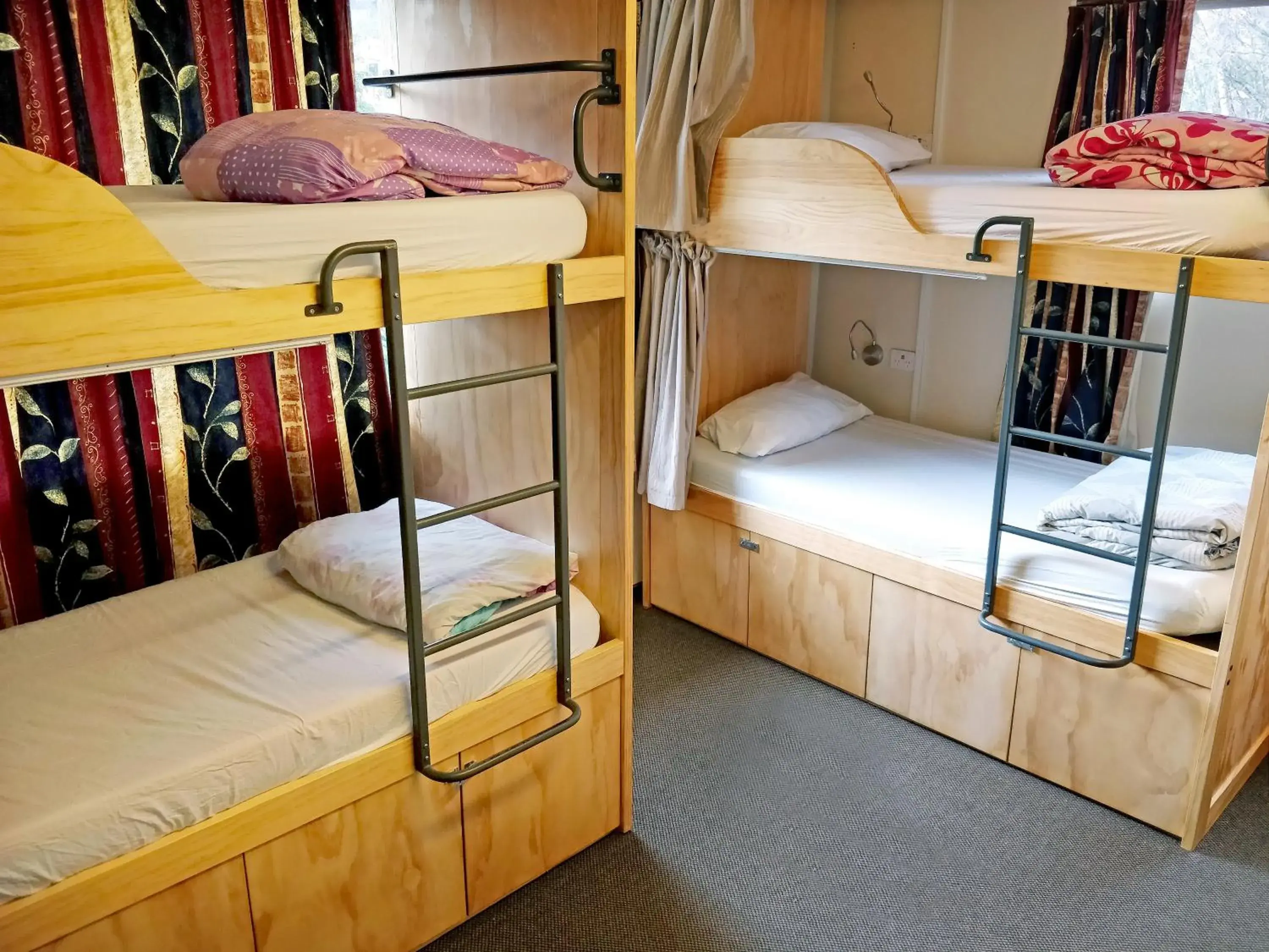 Bedroom, Bunk Bed in The Flaming Kiwi Backpacker