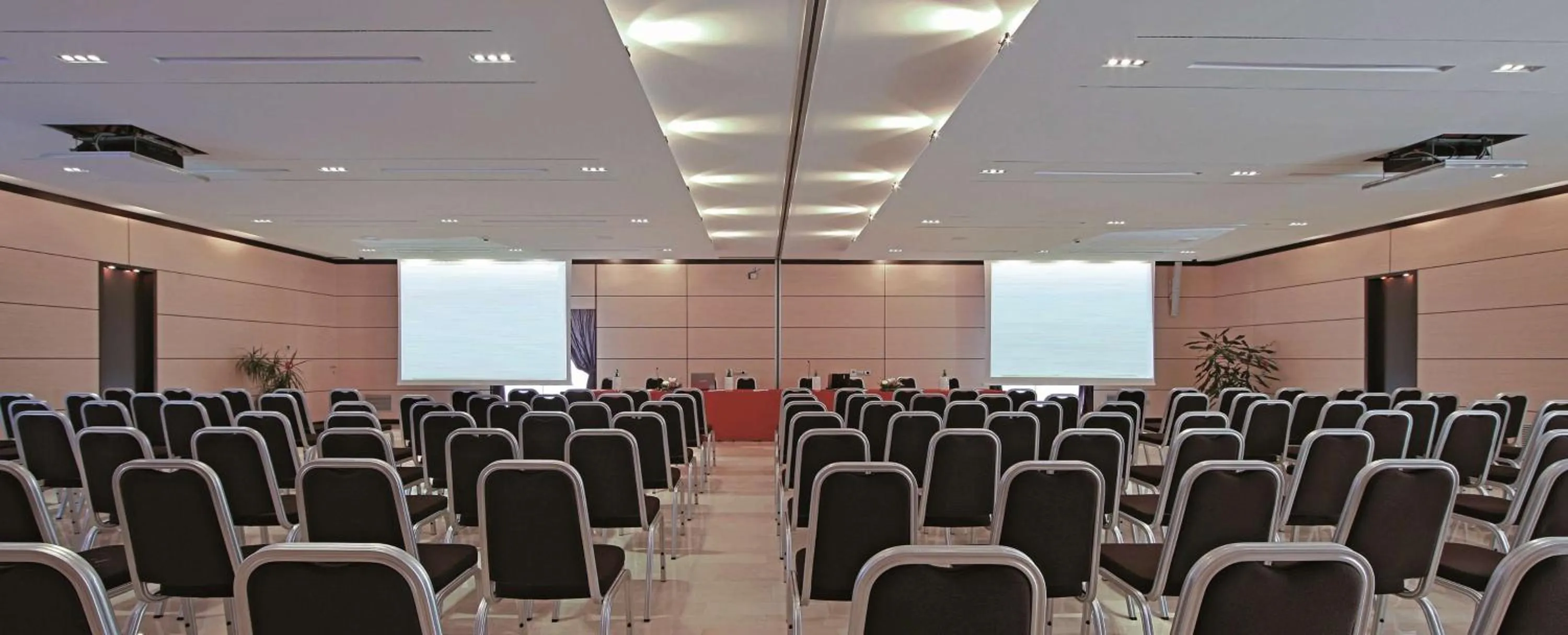 People in Suites & Residence Hotel