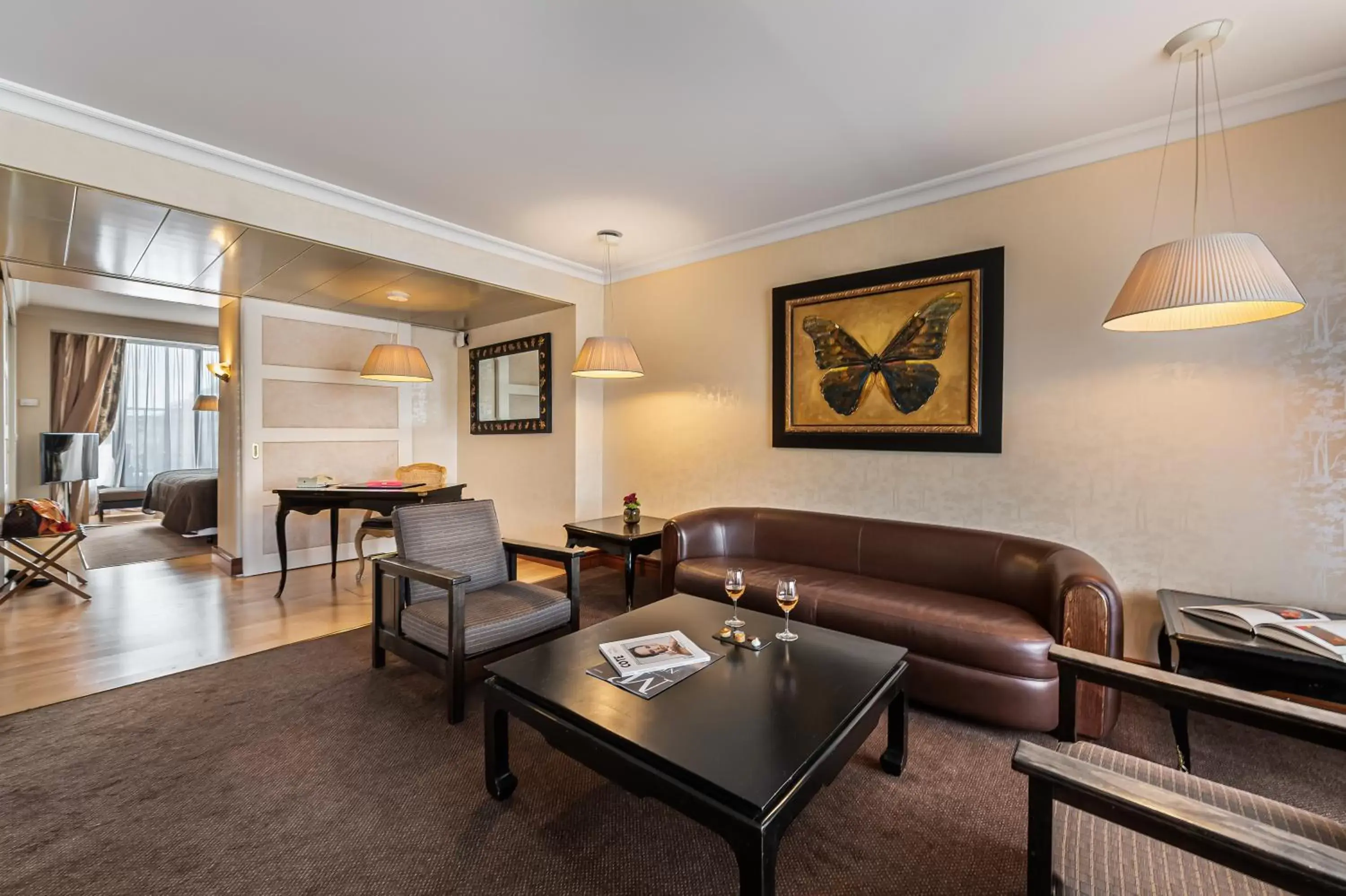 Living room, Seating Area in Royal Manotel