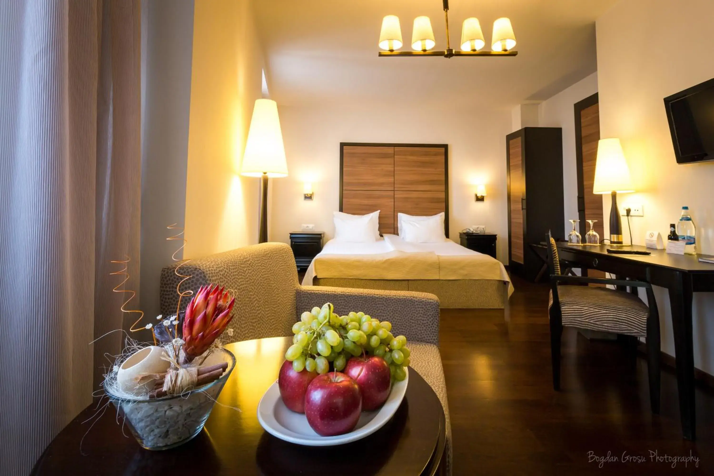 Photo of the whole room, Bed in Europa Royale Bucharest Photo of the whole room, Bed in Europa Royale Bucharest