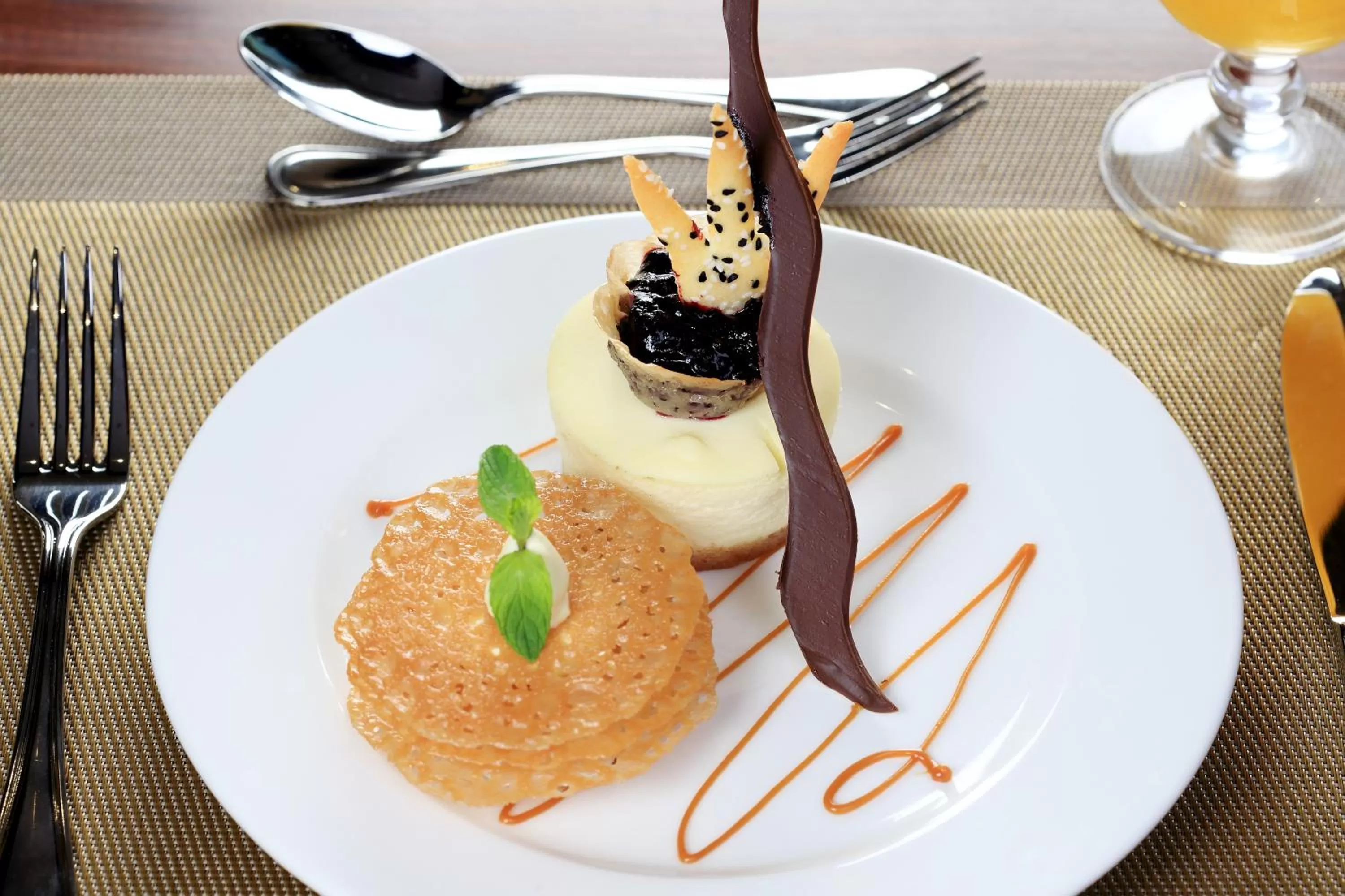 Restaurant/places to eat in Best Western Plus Fursan