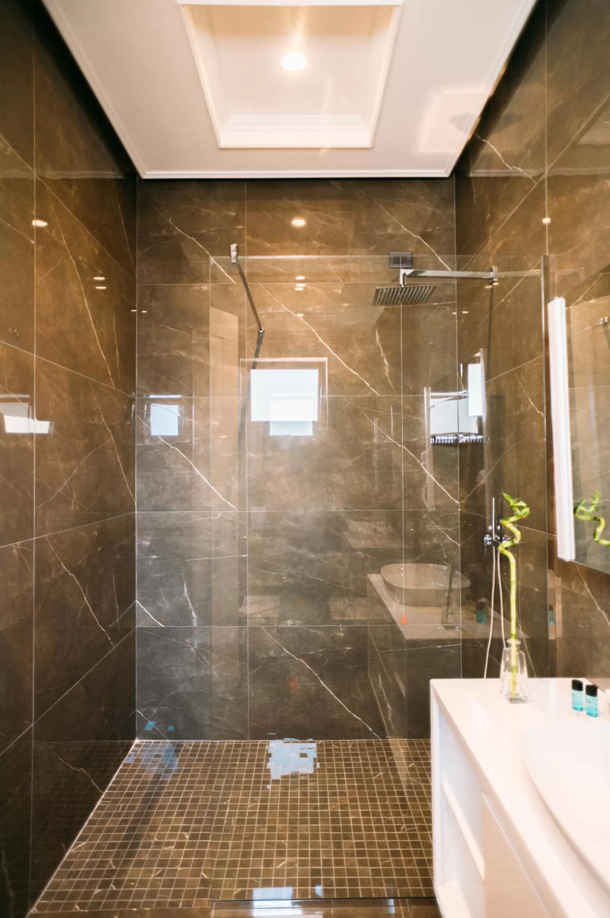 Shower in Hotel Stela Center