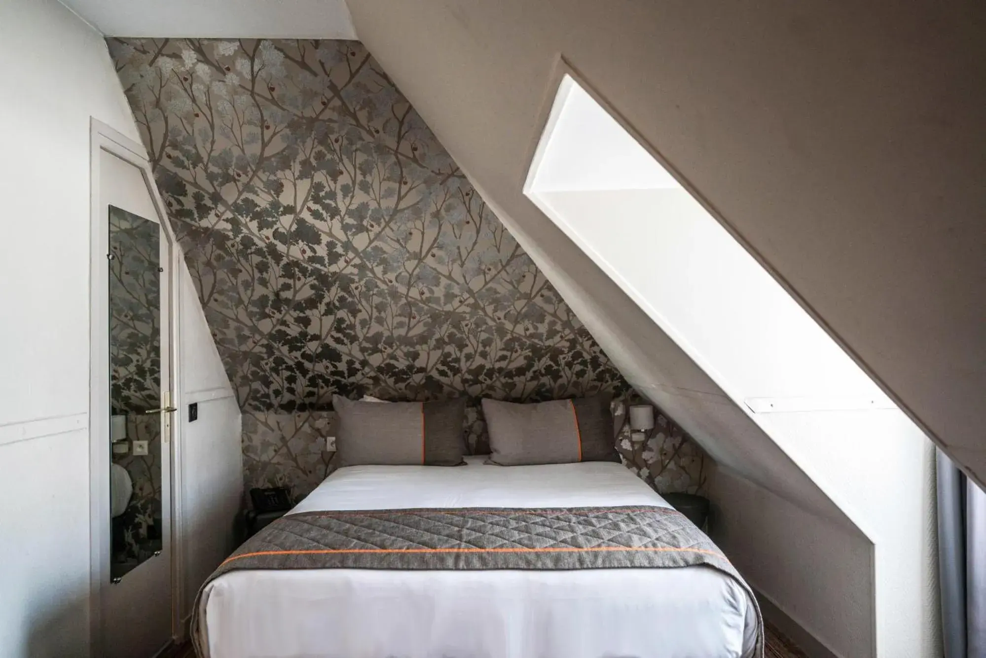 Bedroom, Bed in Kyriad Paris 10 - Gare Du Nord