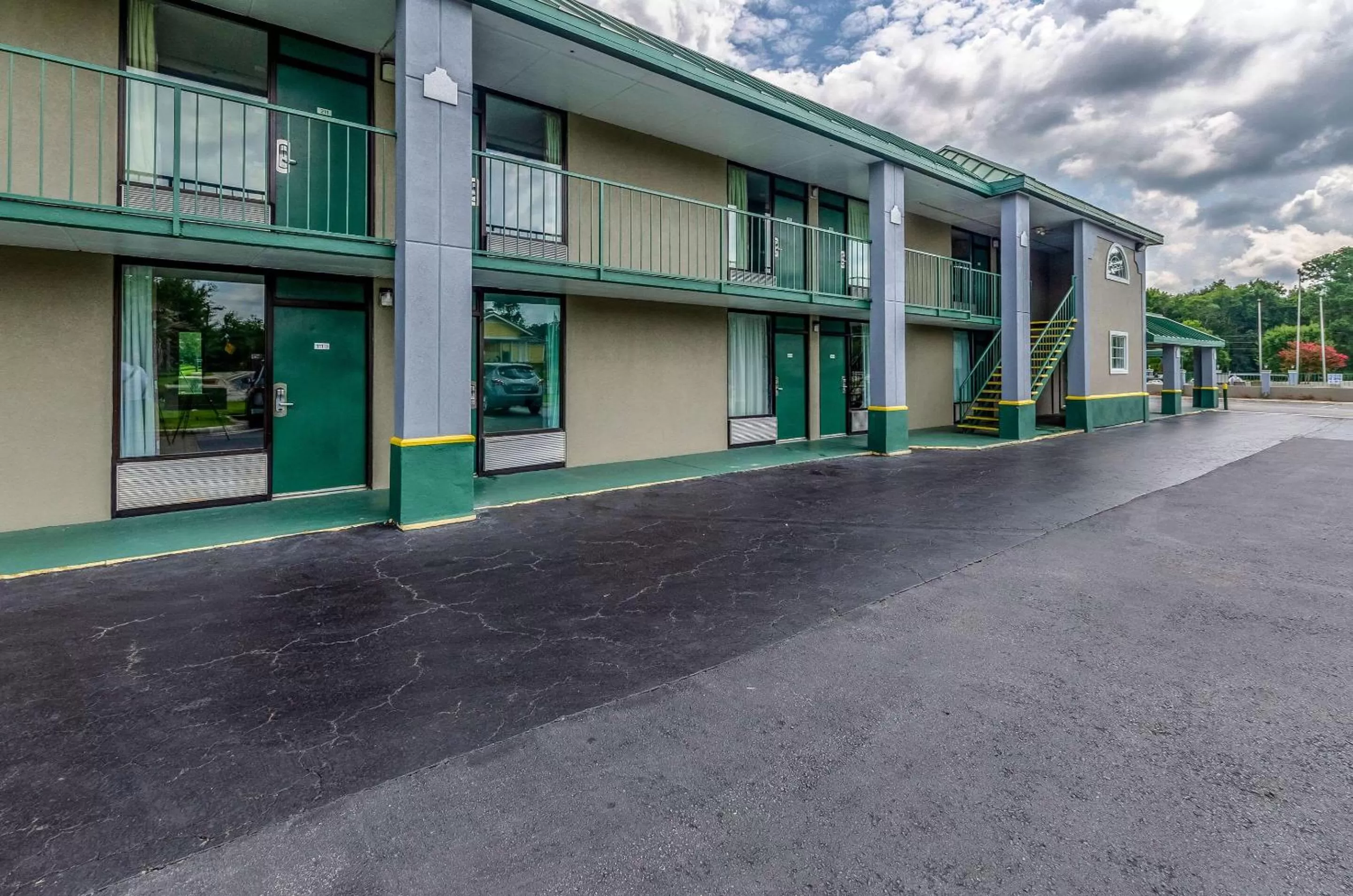 Property building in Econo Lodge