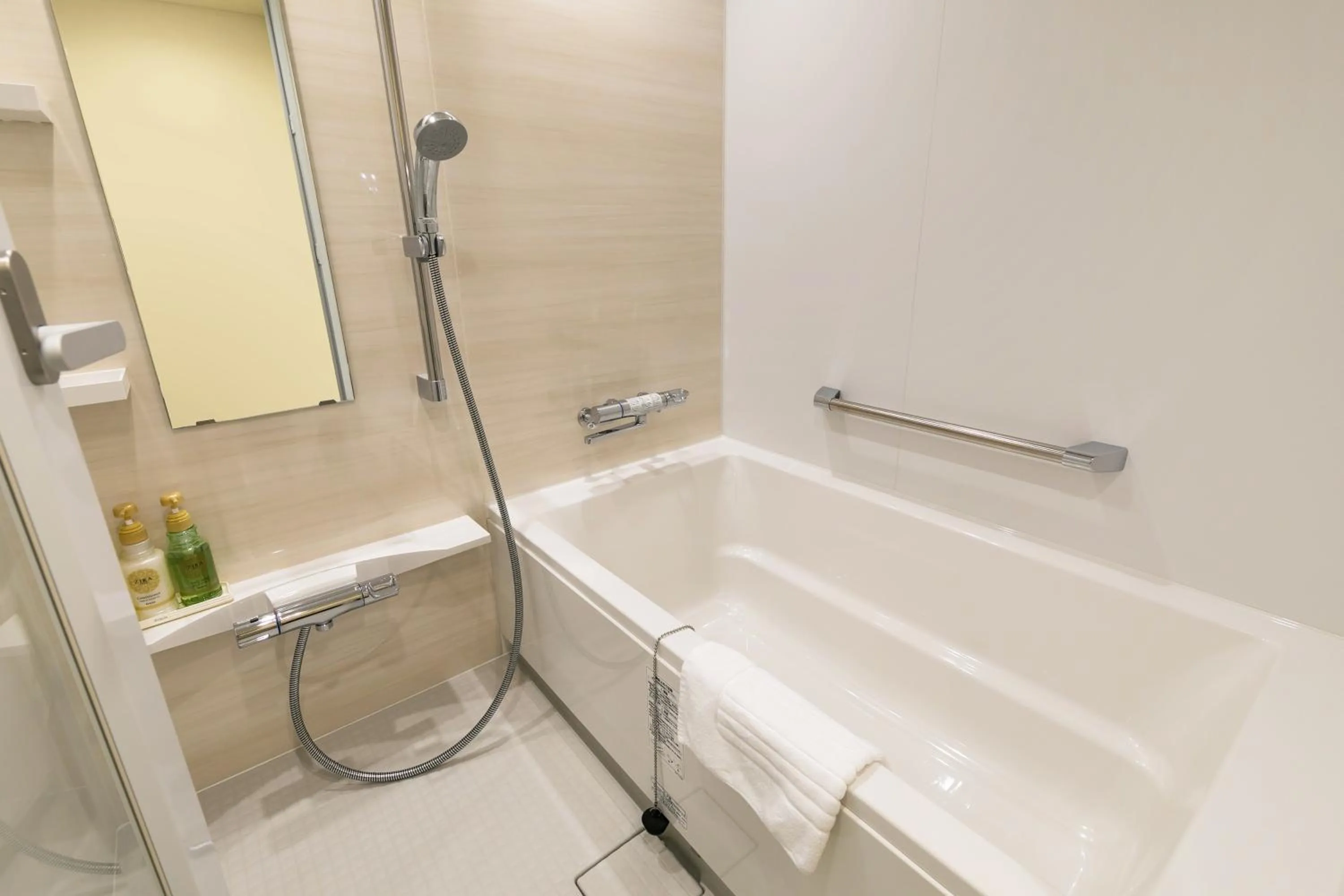 Shower in Ginza Capital Hotel Moegi